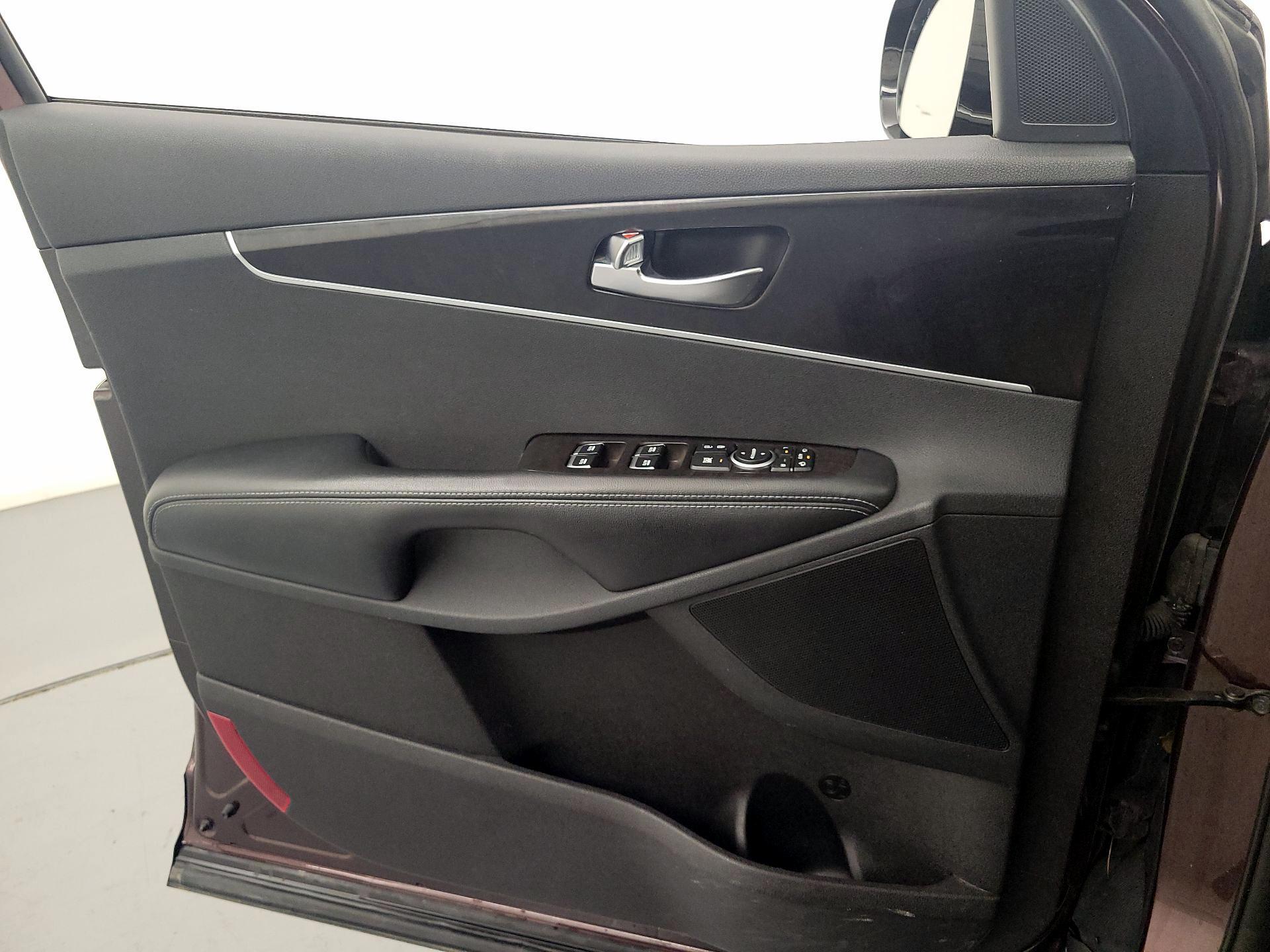 Thumbnail: 2016 Kia Sorento - 12
