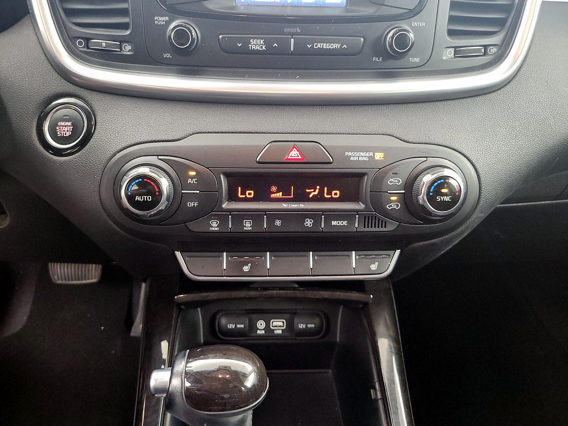 Thumbnail: 2016 Kia Sorento - 16