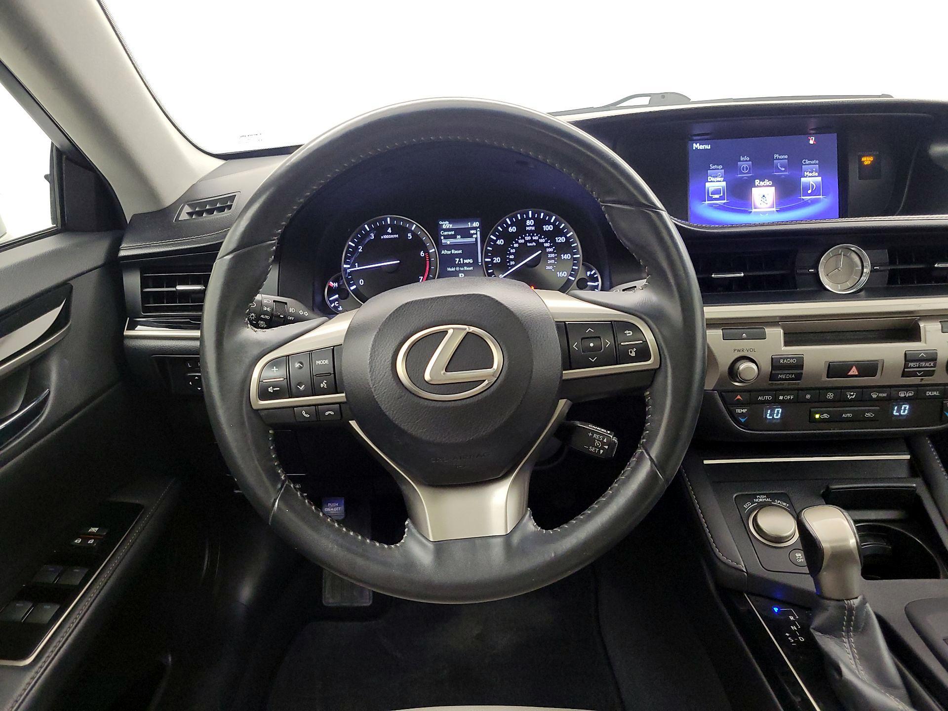 Thumbnail: 2016 Lexus ES - 10