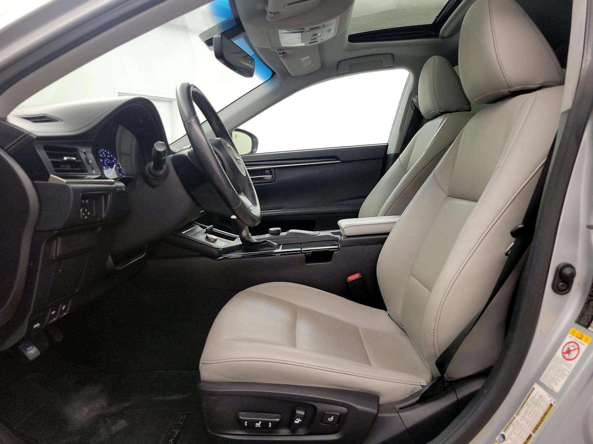 Thumbnail: 2016 Lexus ES - 11