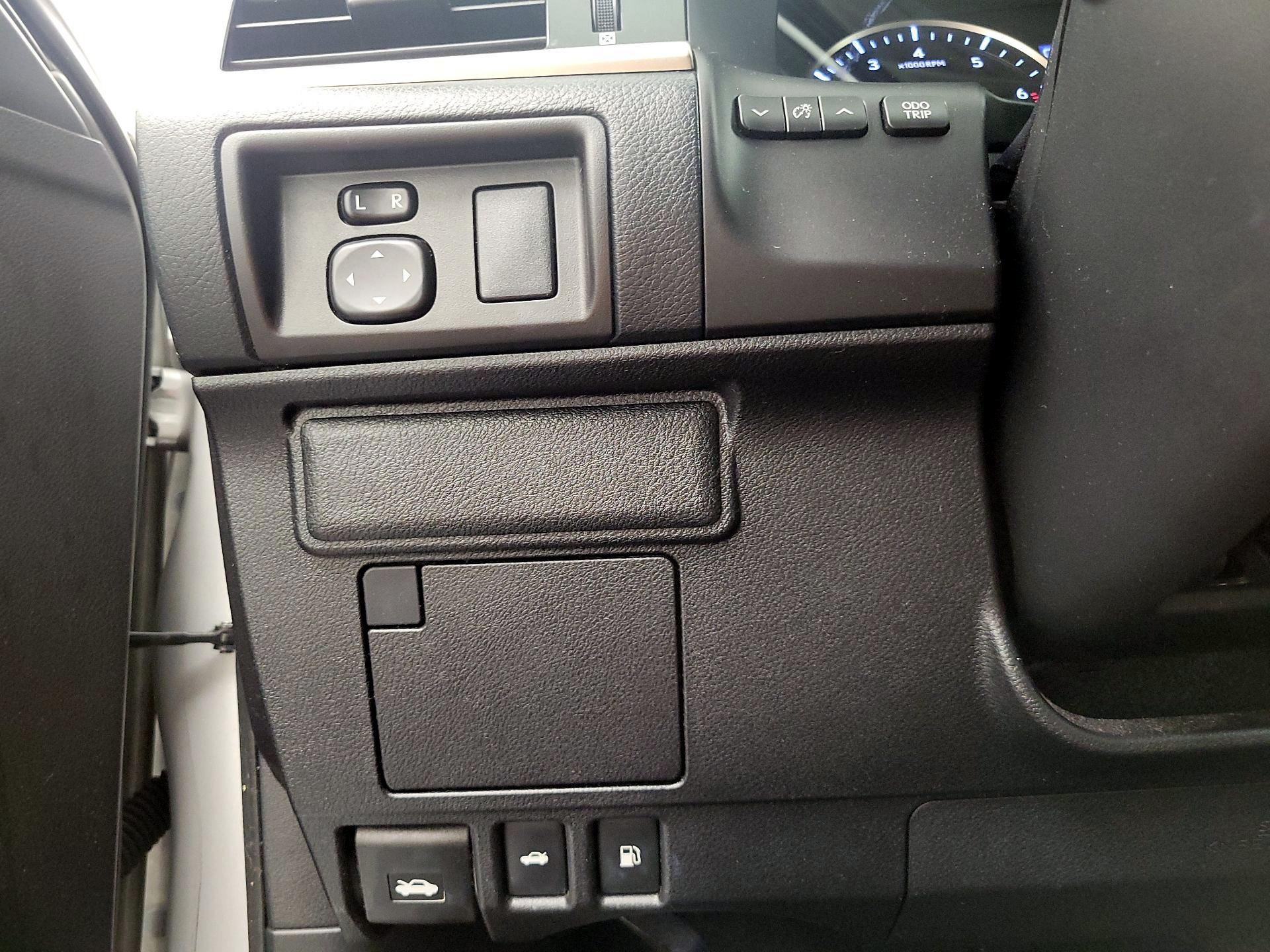 Thumbnail: 2016 Lexus ES - 13
