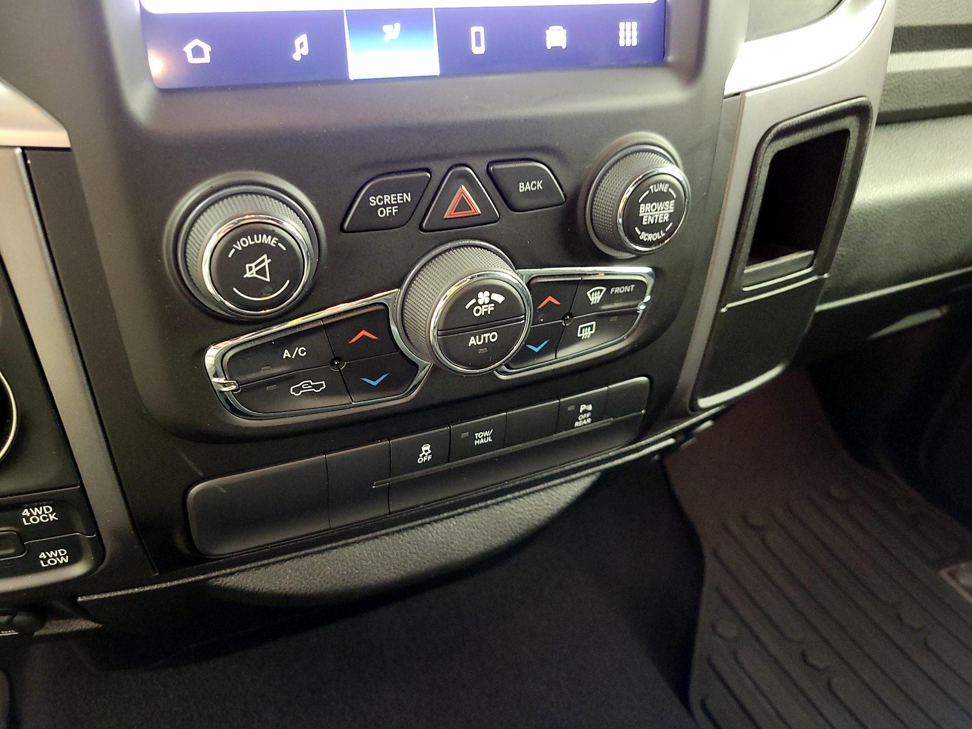 Thumbnail: 2022 RAM 1500 Classic - 16