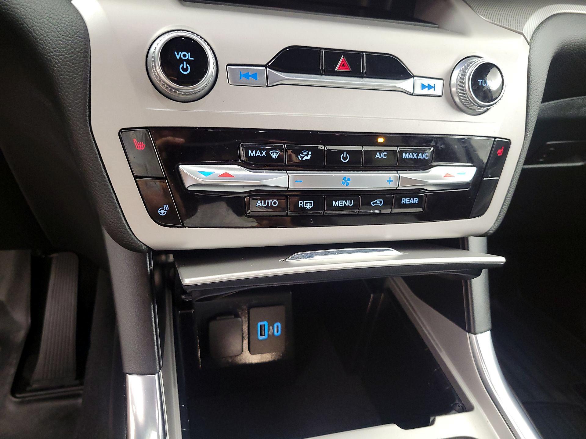 Thumbnail: 2024 Ford Explorer - 16