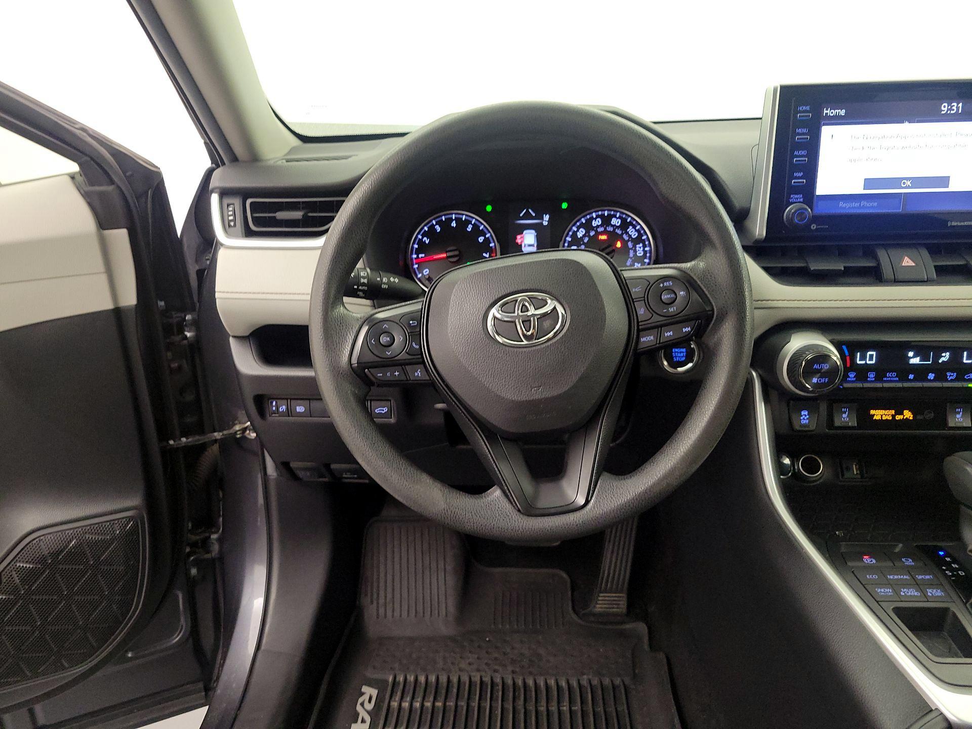 Thumbnail: 2019 Toyota RAV4 - 10