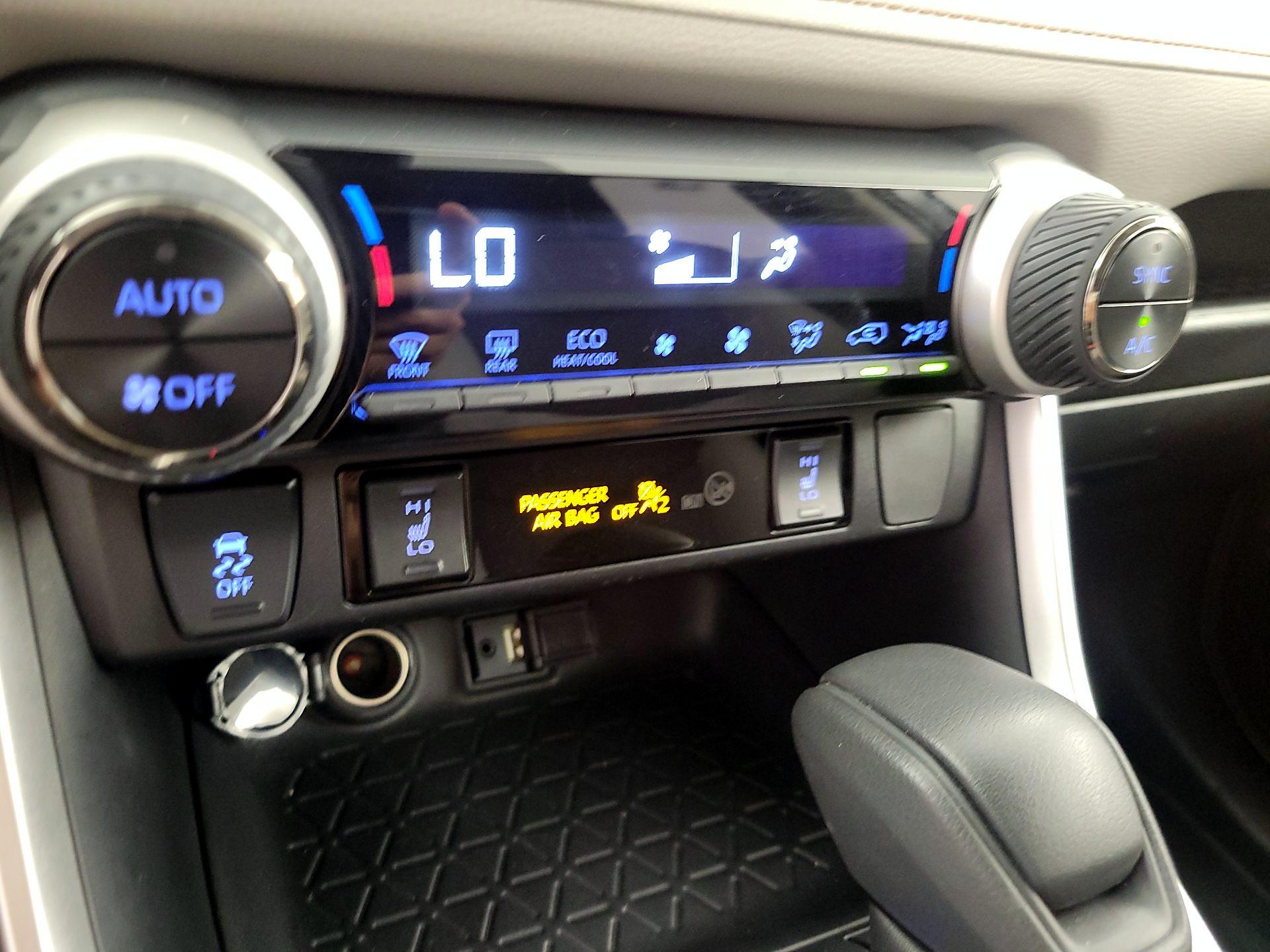 Thumbnail: 2019 Toyota RAV4 - 16