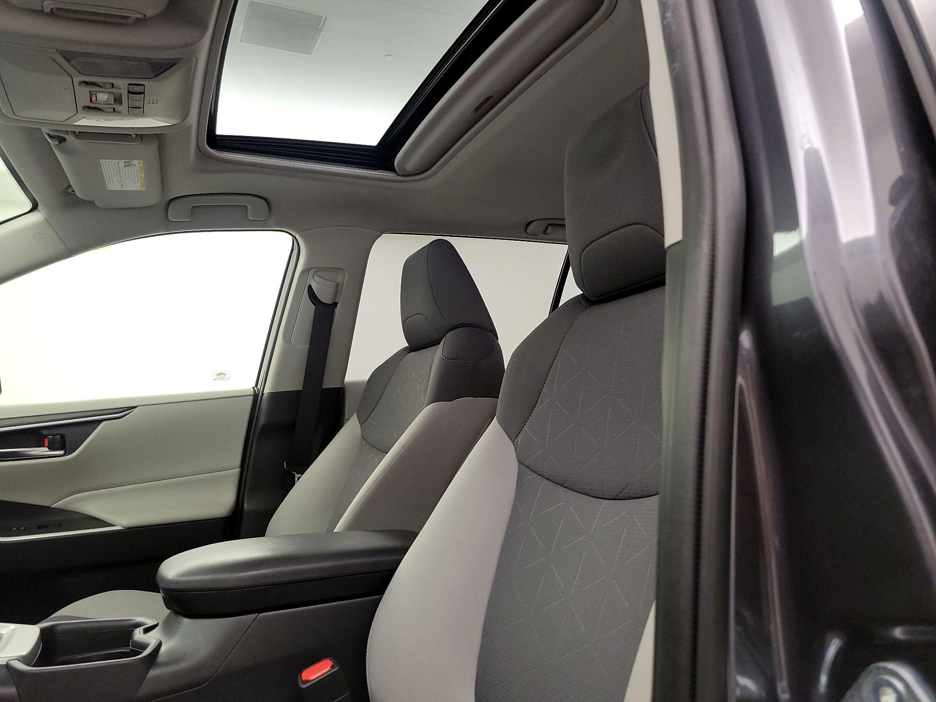 Thumbnail: 2019 Toyota RAV4 - 19