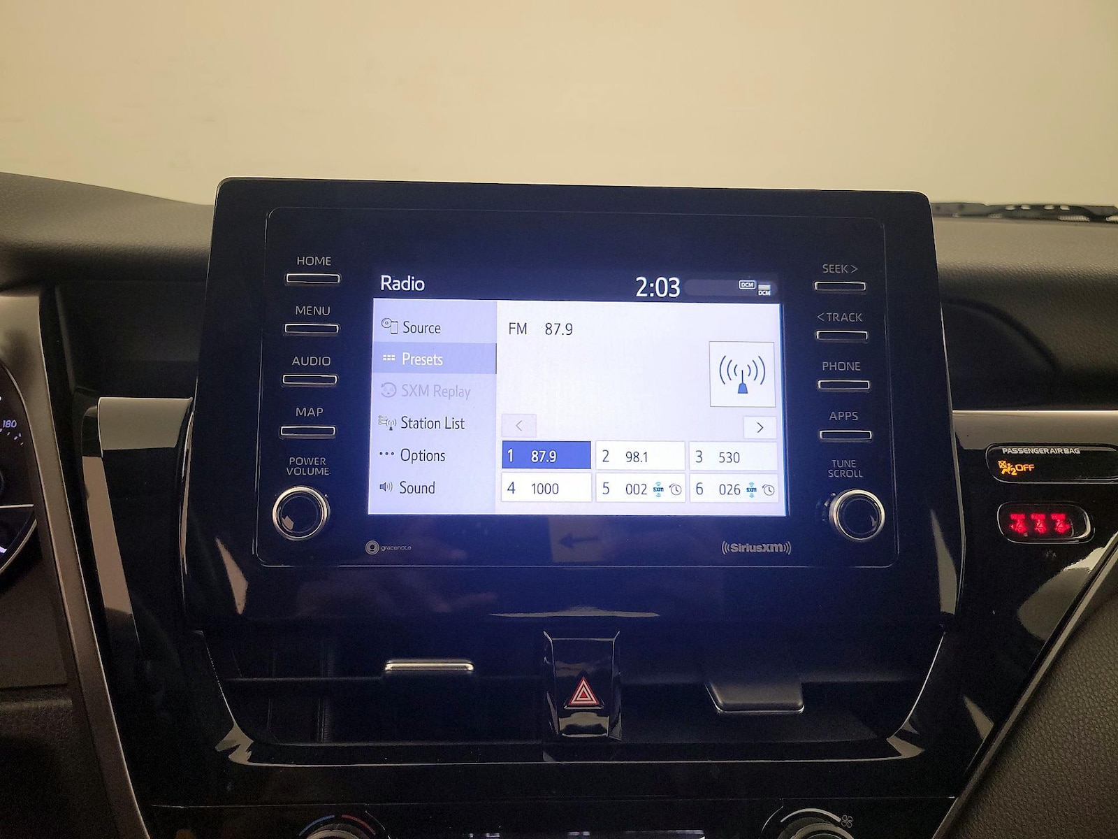 2021 Toyota Camry SE - Photo 7