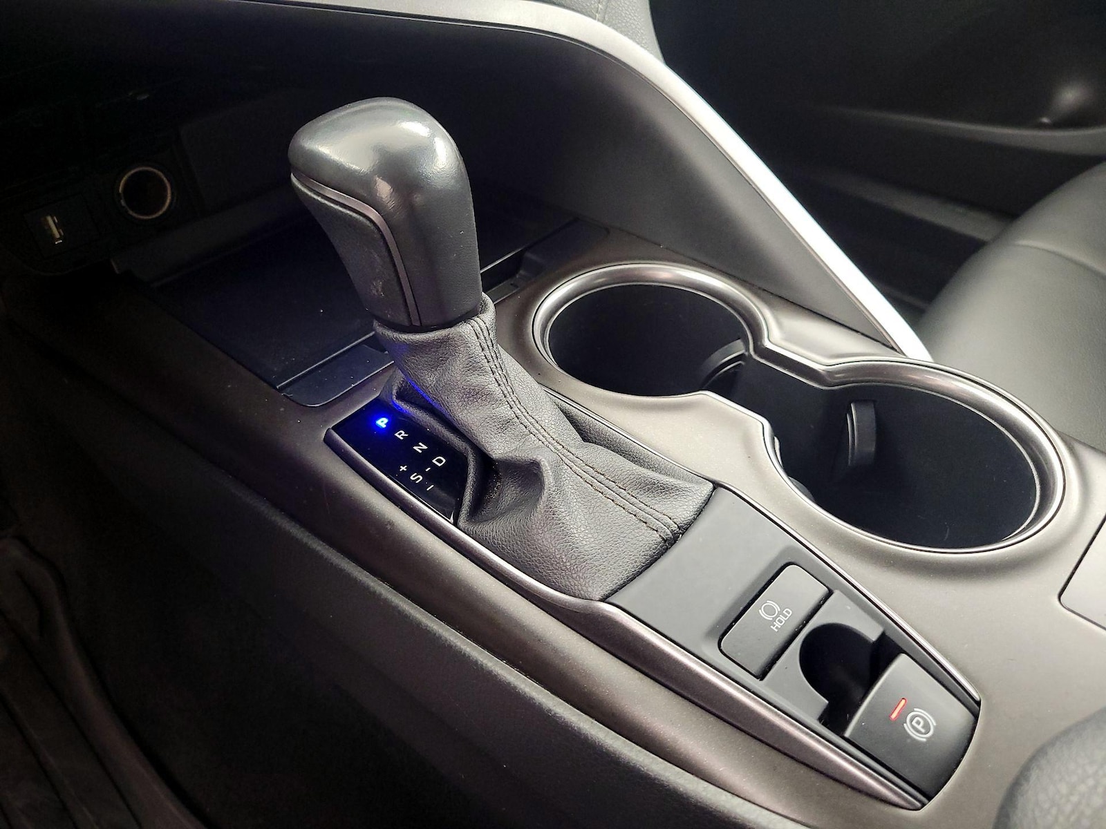 2021 Toyota Camry SE - Photo 9