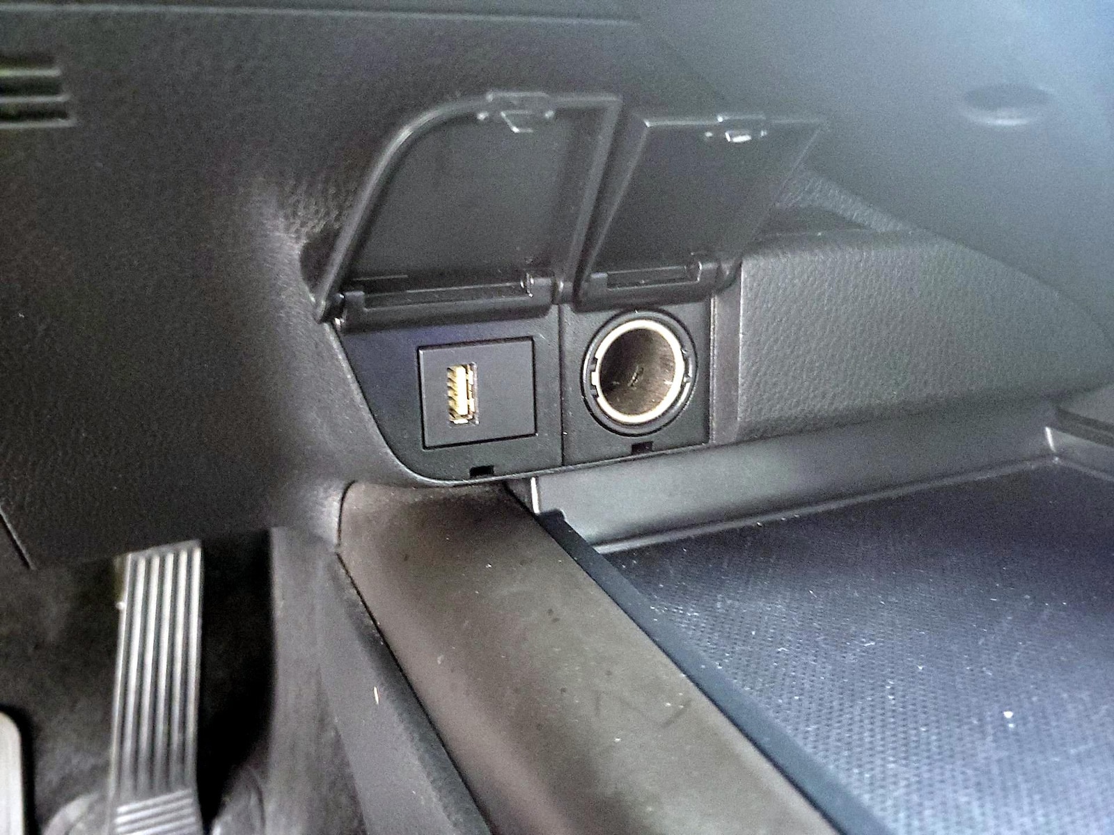 2021 Toyota Camry SE - Photo 10