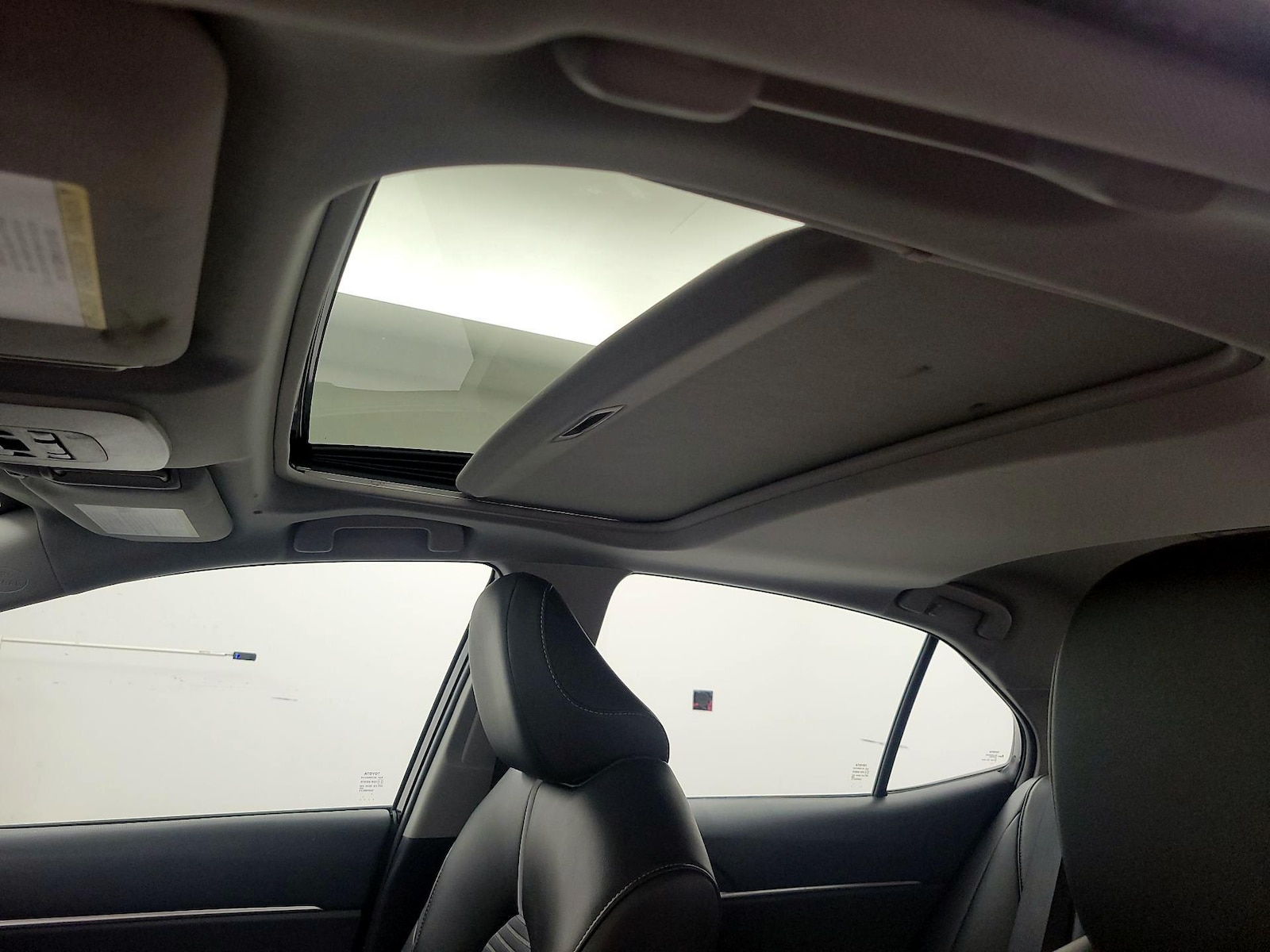 2021 Toyota Camry SE - Photo 11