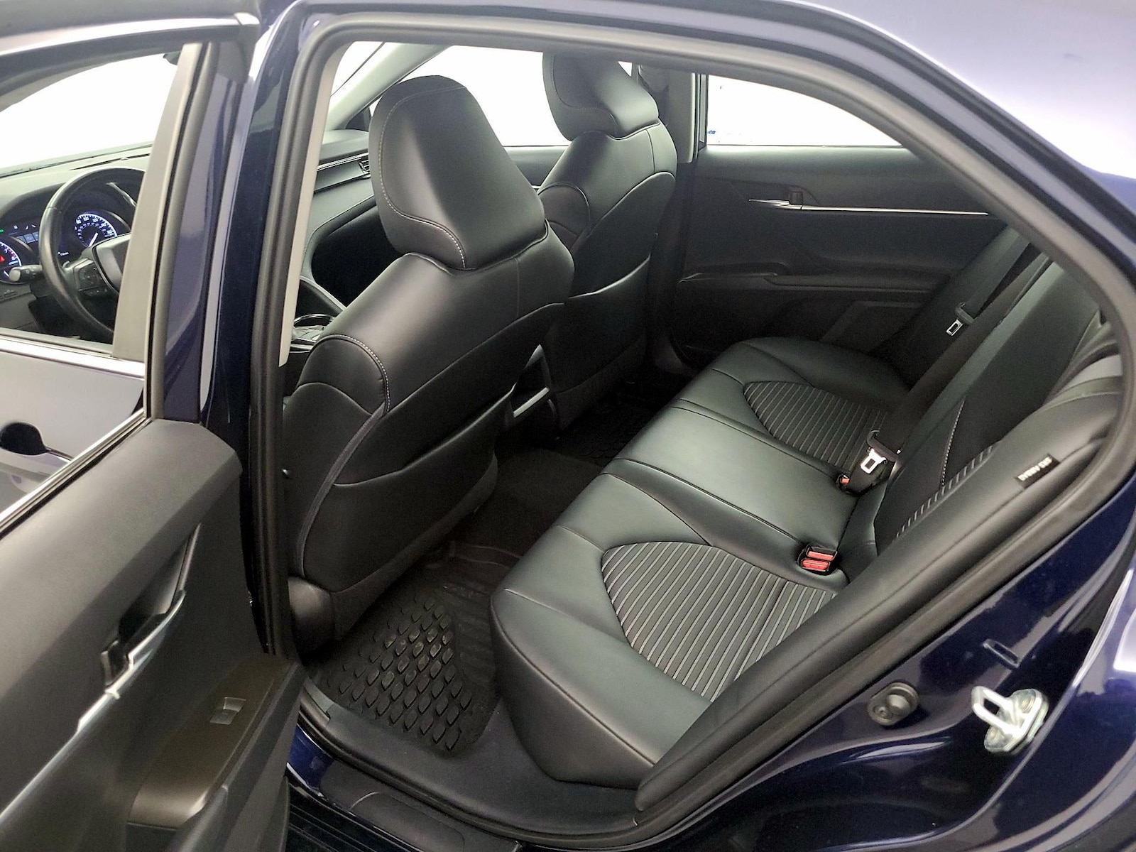 2021 Toyota Camry SE - Photo 12