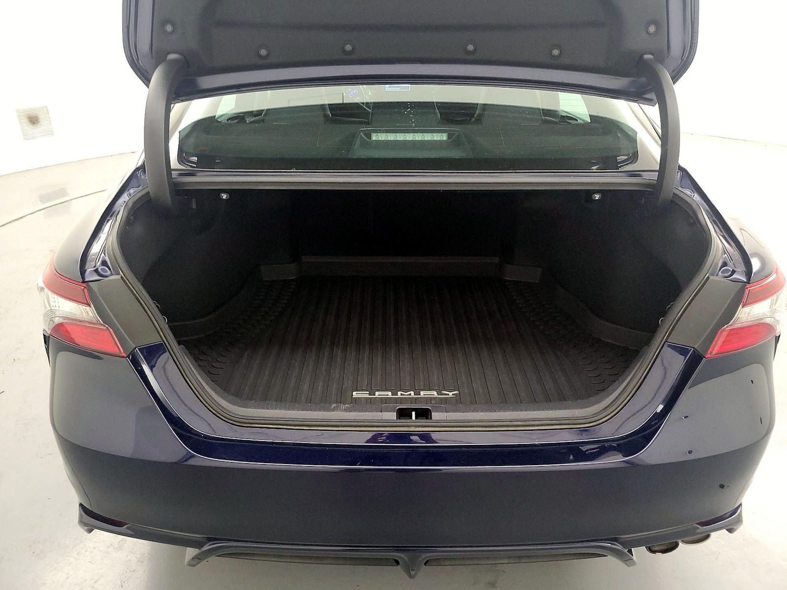 2021 Toyota Camry SE - Photo 13