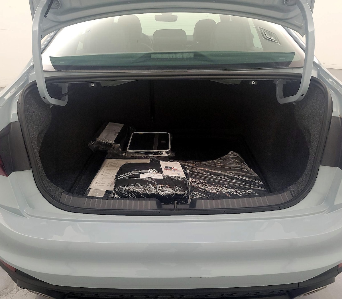 Trunk/Cargo (Seats Up)