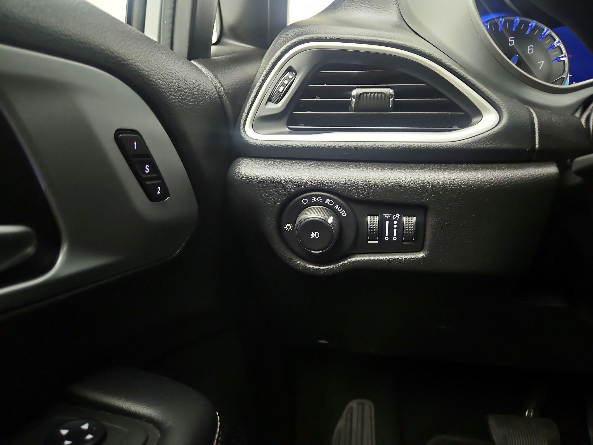 Thumbnail: 2020 Chrysler Pacifica - 13