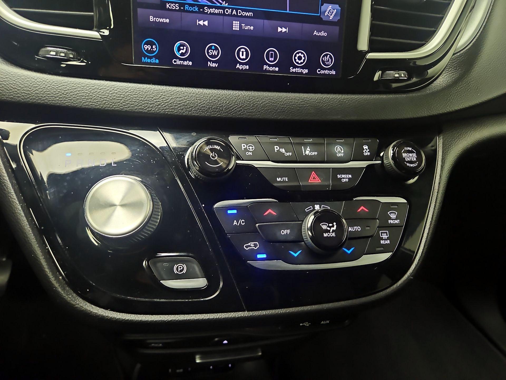 Thumbnail: 2020 Chrysler Pacifica - 17