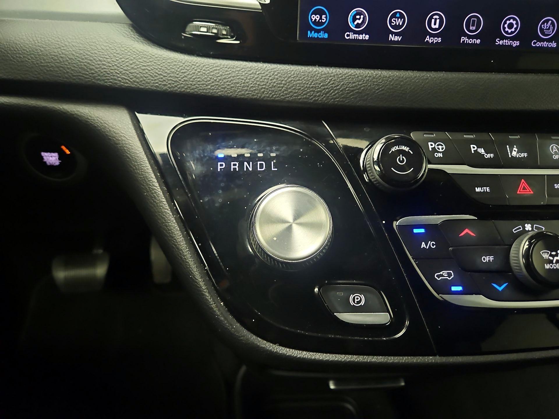 Thumbnail: 2020 Chrysler Pacifica - 18