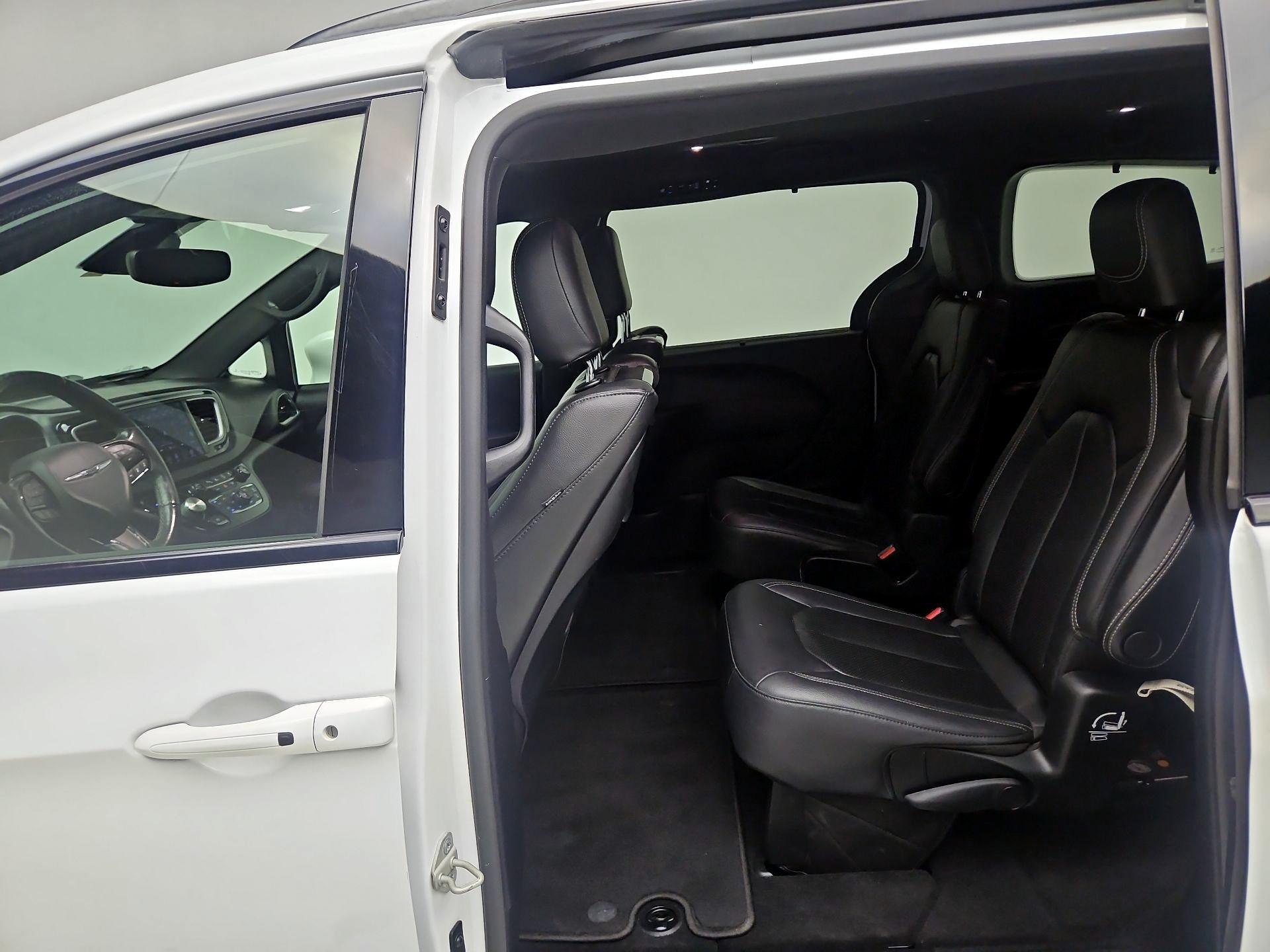 Thumbnail: 2020 Chrysler Pacifica - 20