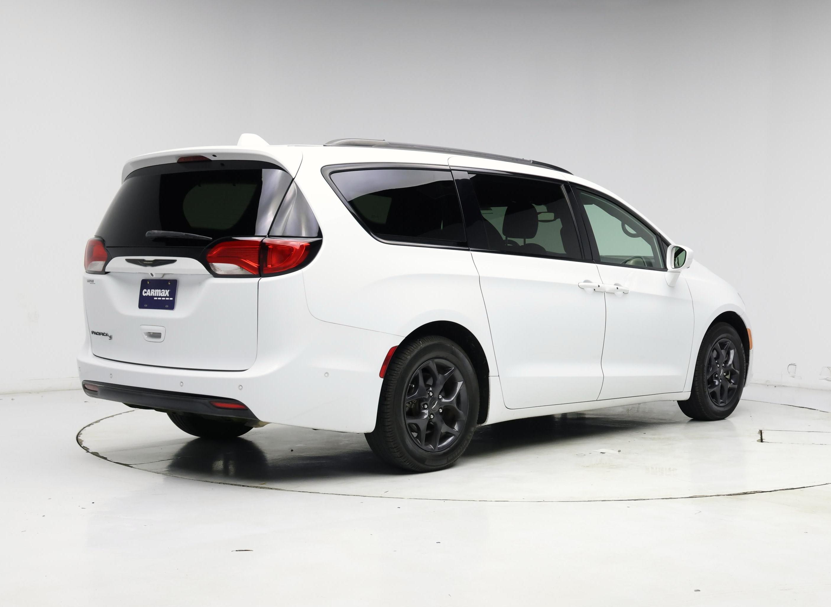 Thumbnail: 2020 Chrysler Pacifica - 8