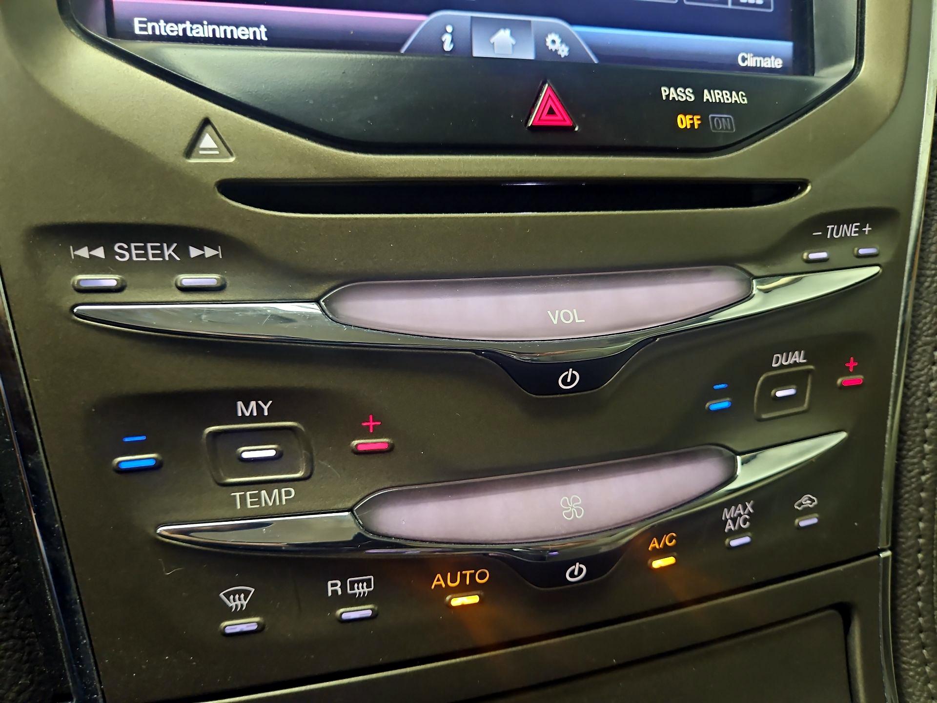 Thumbnail: 2015 Lincoln MKX - 17