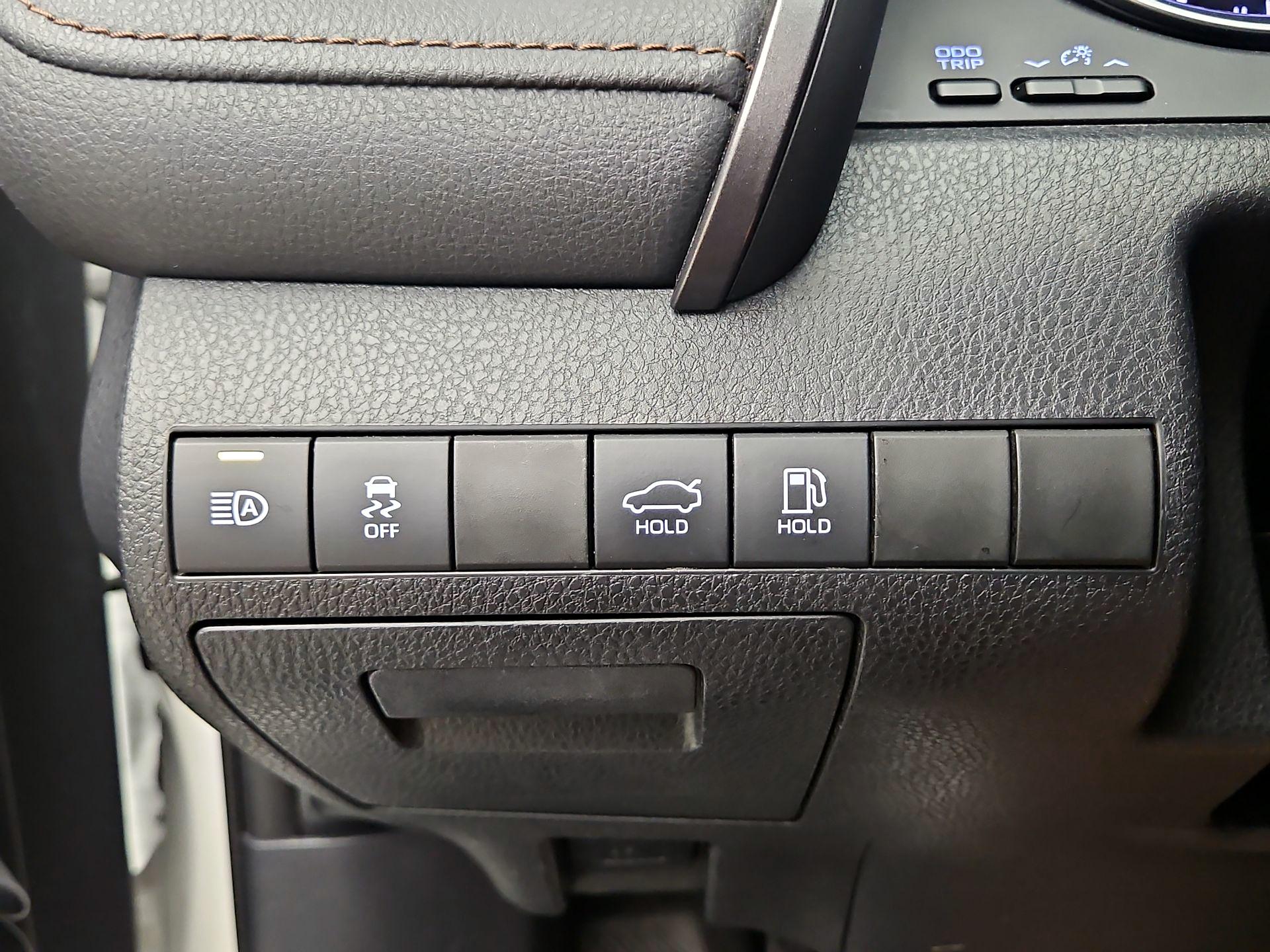 Thumbnail: 2020 Toyota Camry - 13