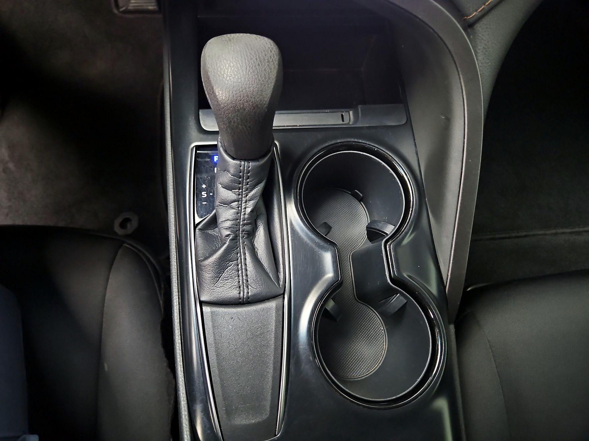 Thumbnail: 2020 Toyota Camry - 17