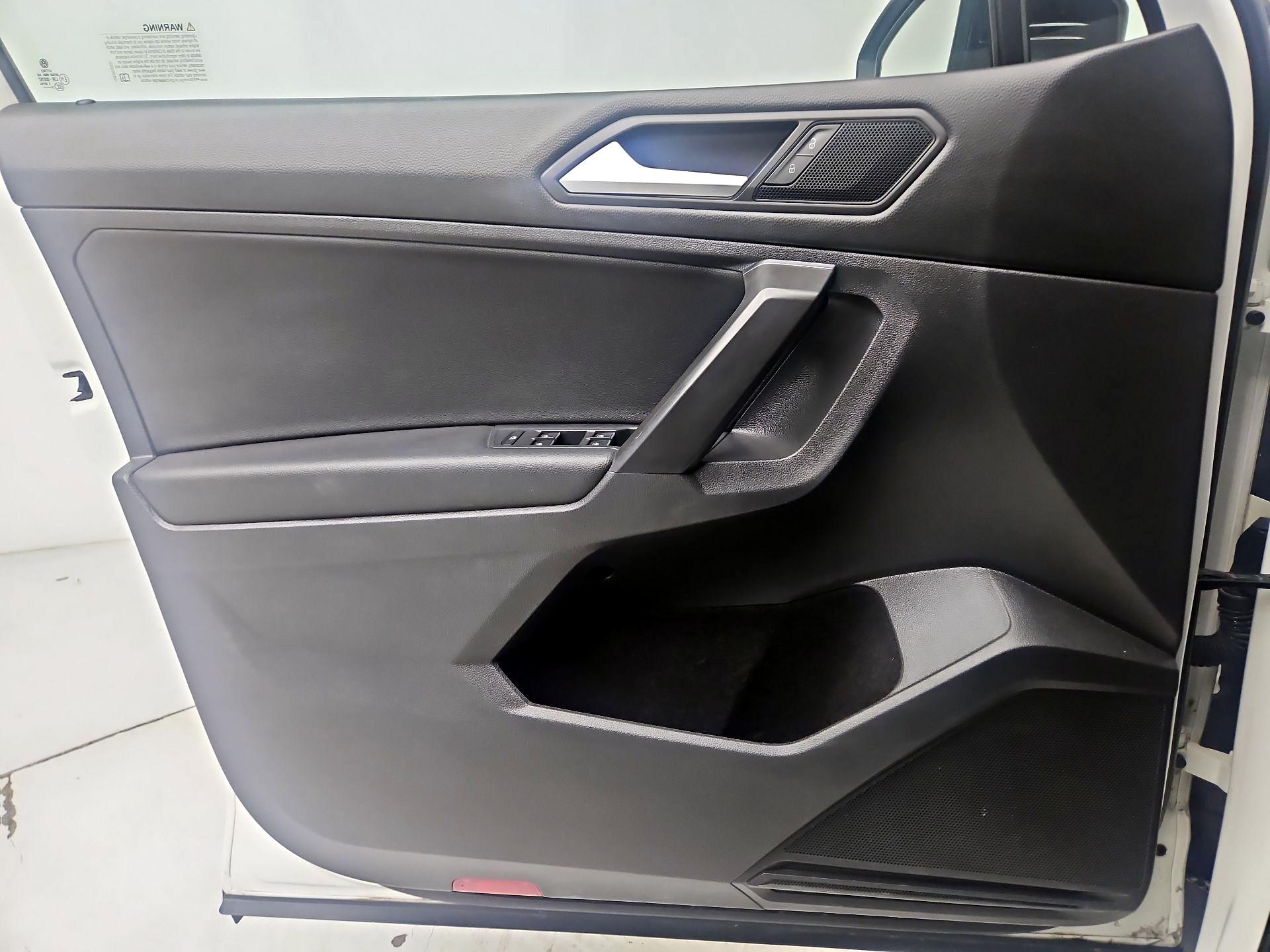 Thumbnail: 2021 Volkswagen Tiguan - 12