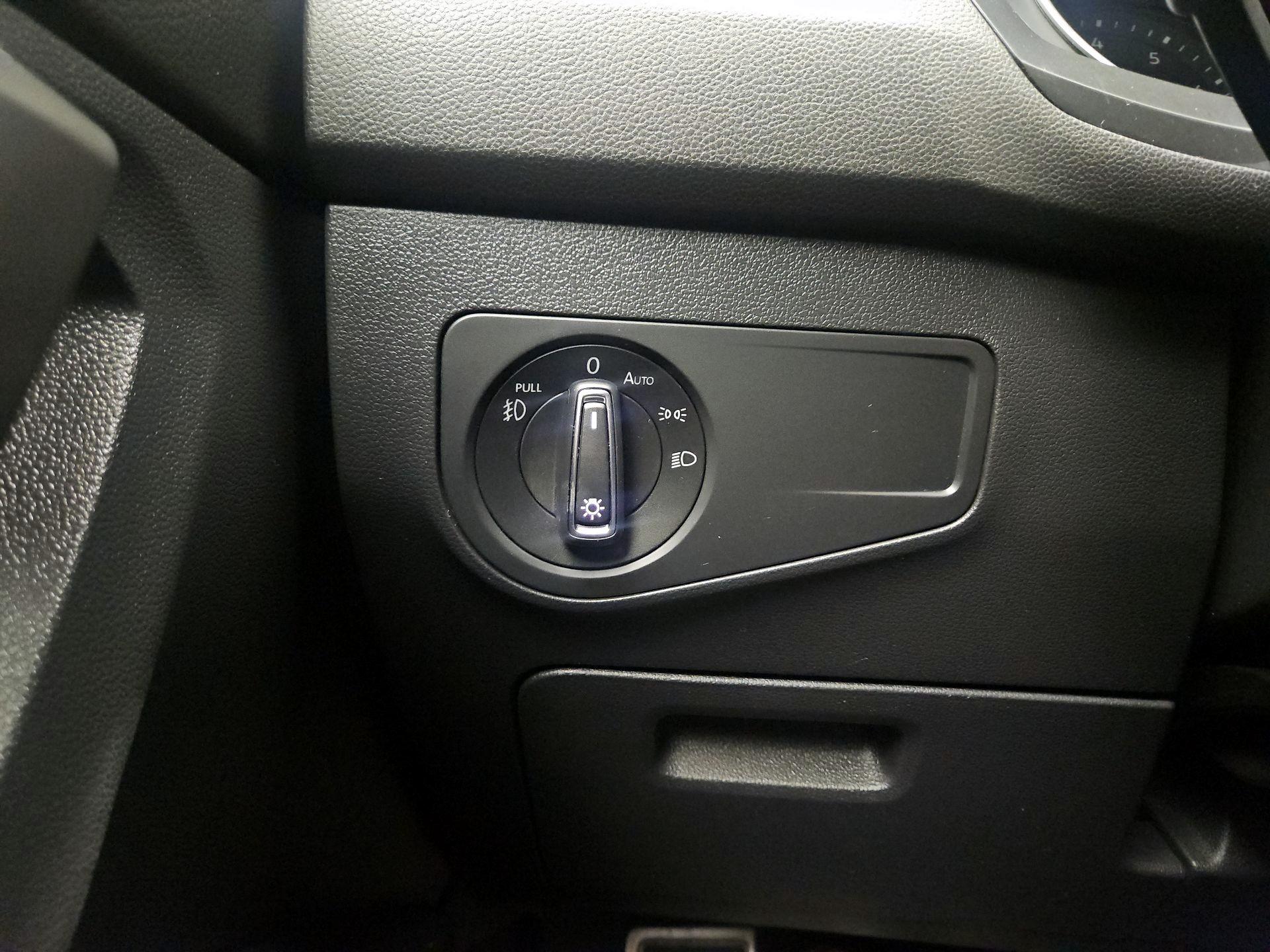 Thumbnail: 2021 Volkswagen Tiguan - 13