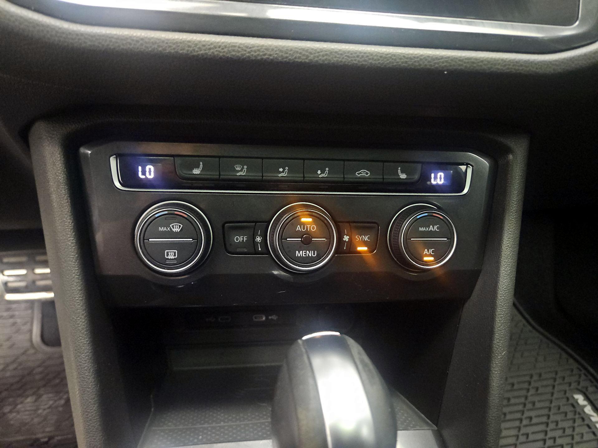 Thumbnail: 2021 Volkswagen Tiguan - 16