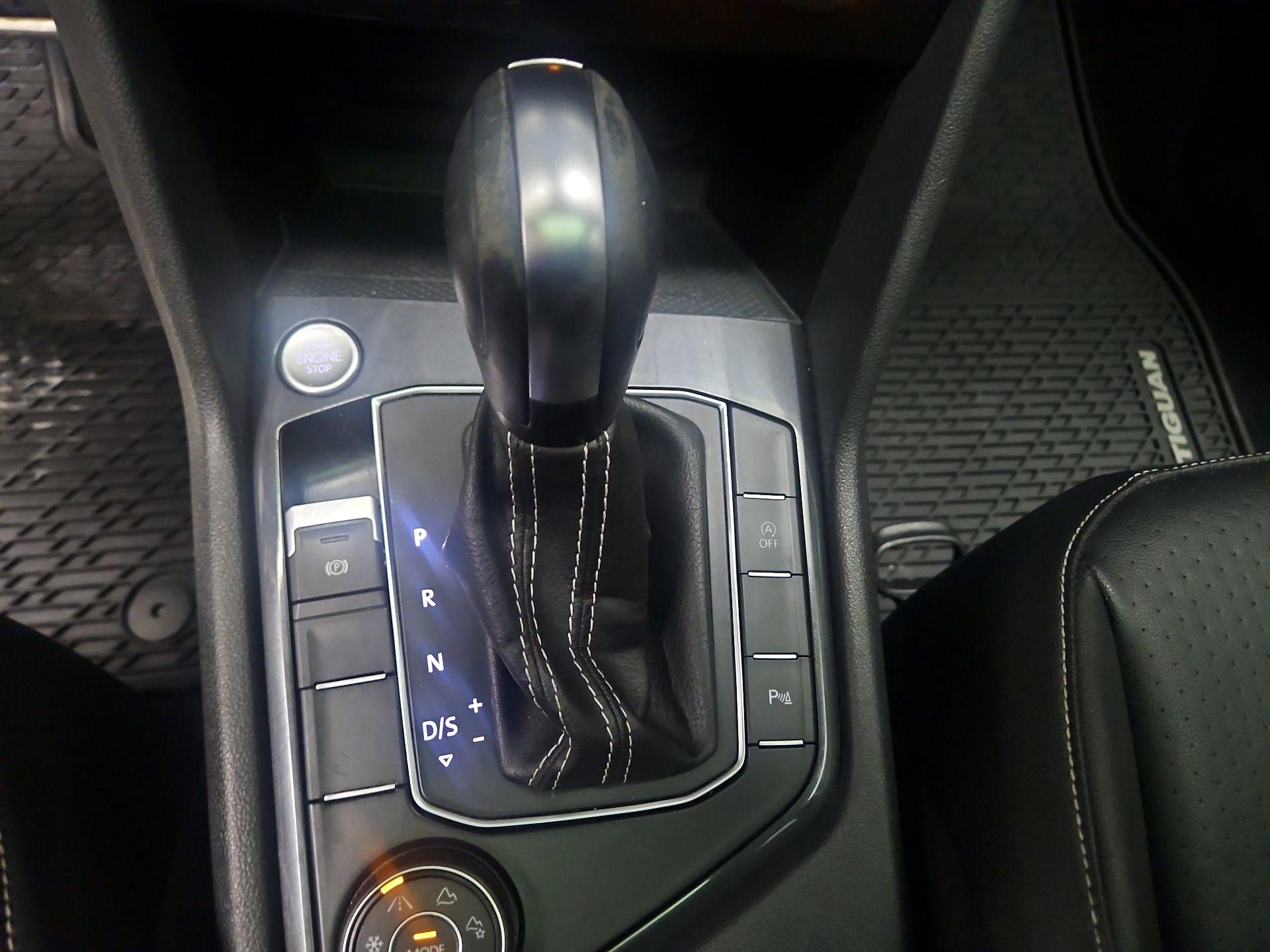 Thumbnail: 2021 Volkswagen Tiguan - 17