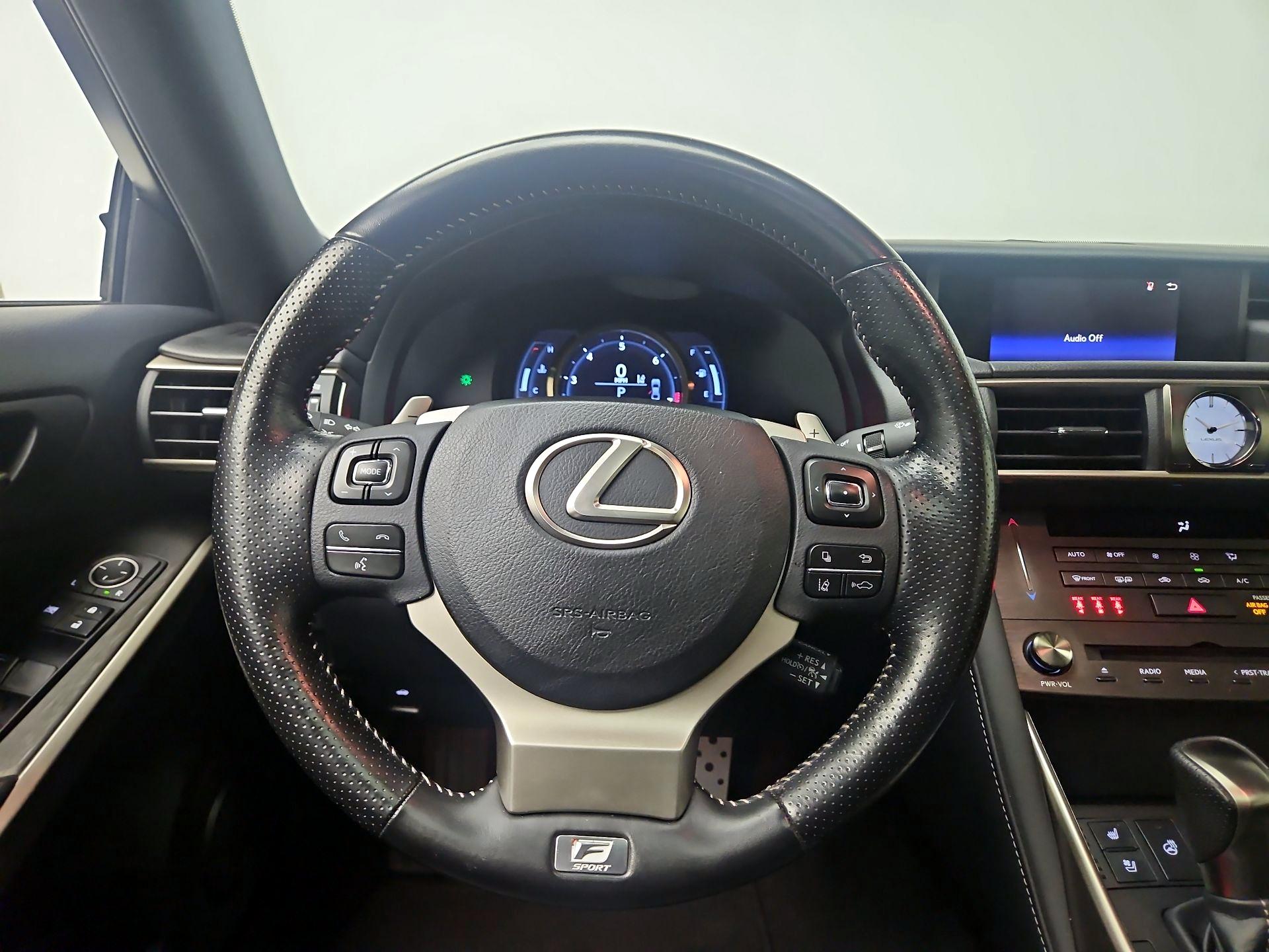 Thumbnail: 2020 Lexus IS - 10