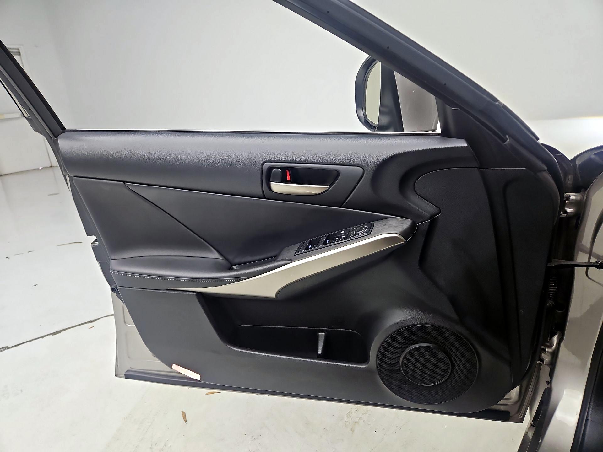 Thumbnail: 2020 Lexus IS - 12