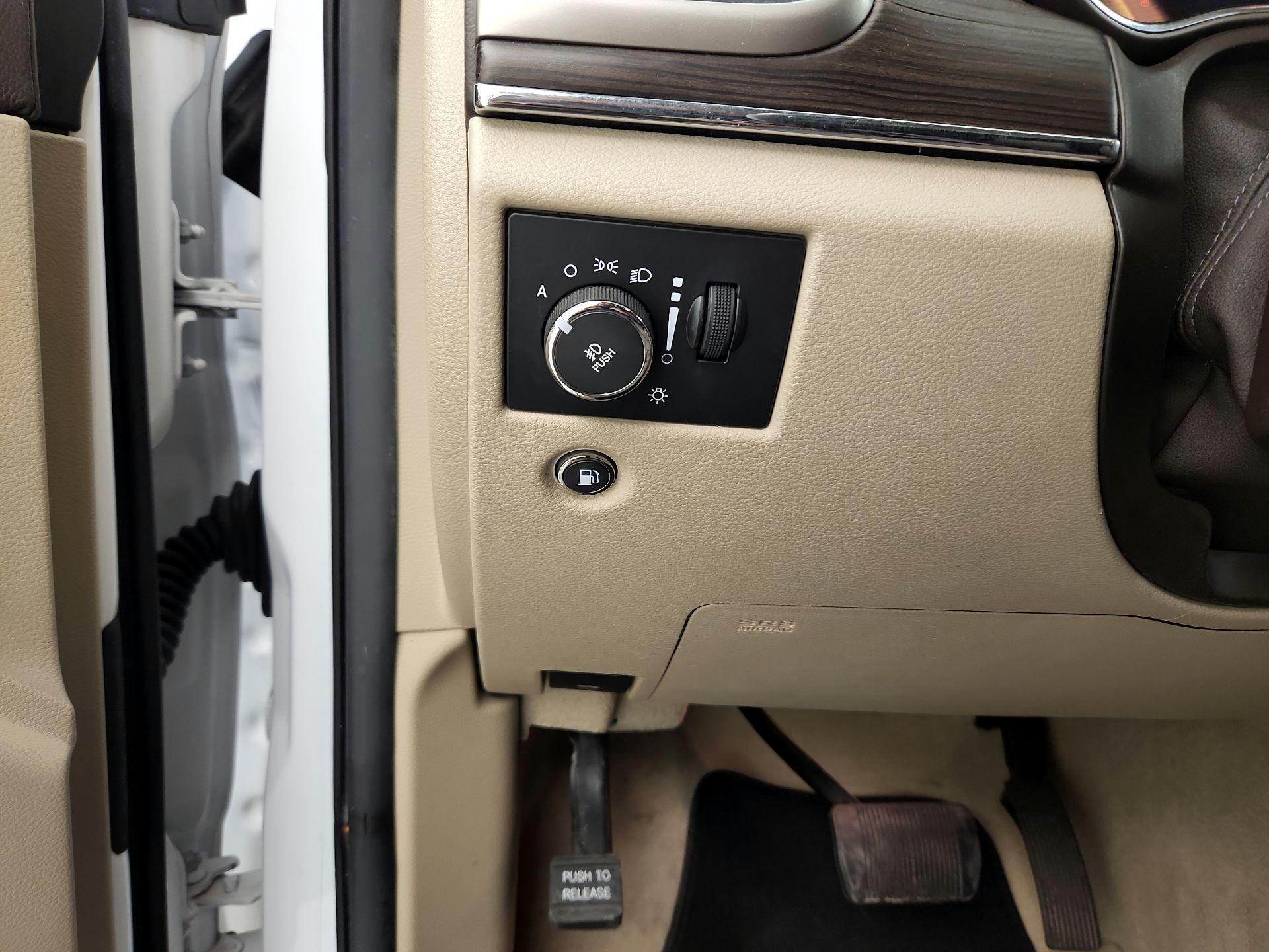 Thumbnail: 2014 Jeep Grand Cherokee - 13