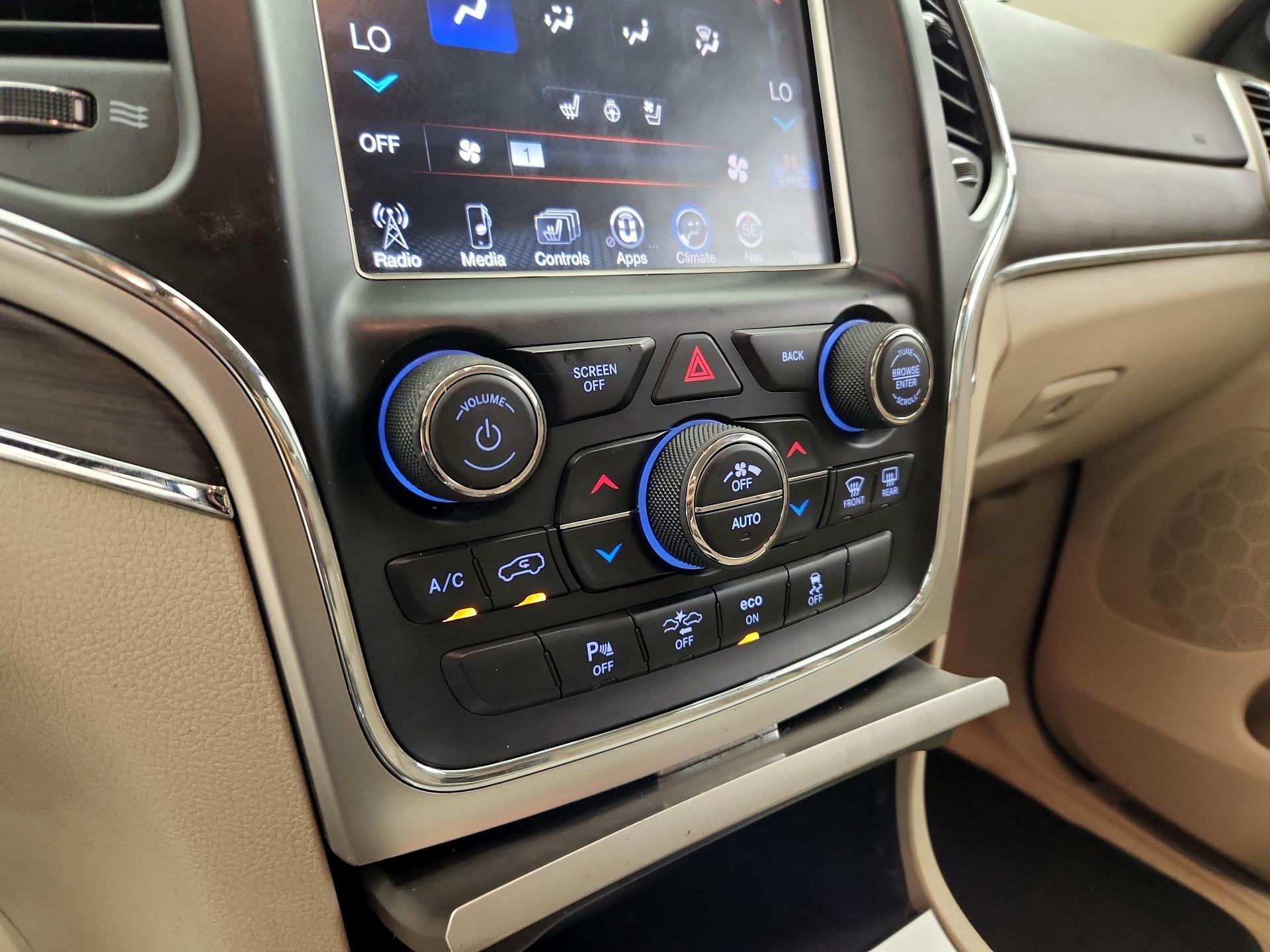 Thumbnail: 2014 Jeep Grand Cherokee - 16