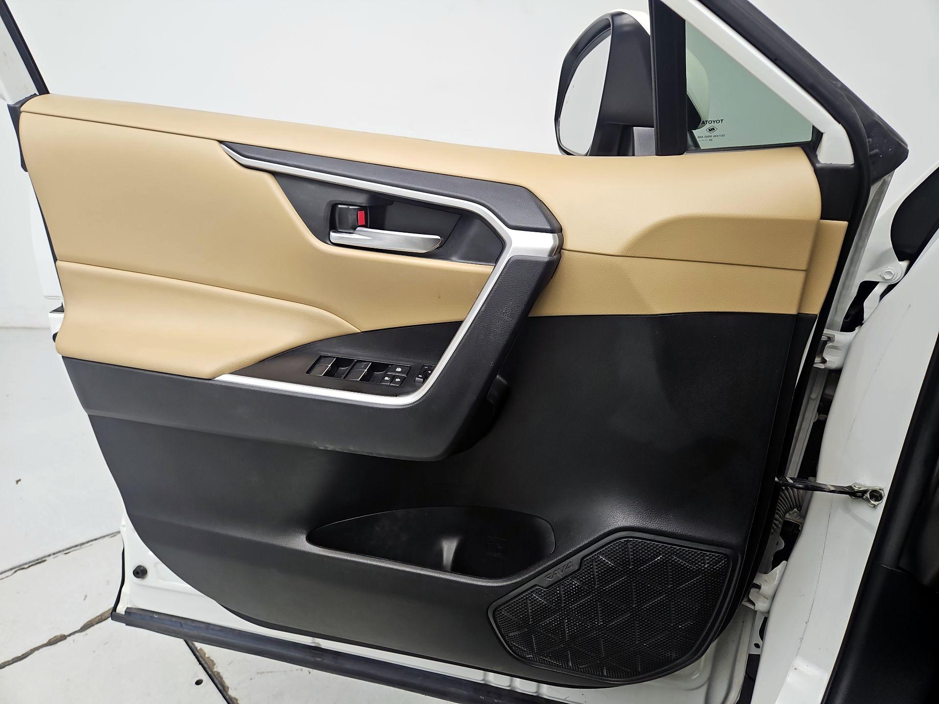 Thumbnail: 2021 Toyota RAV4 - 12