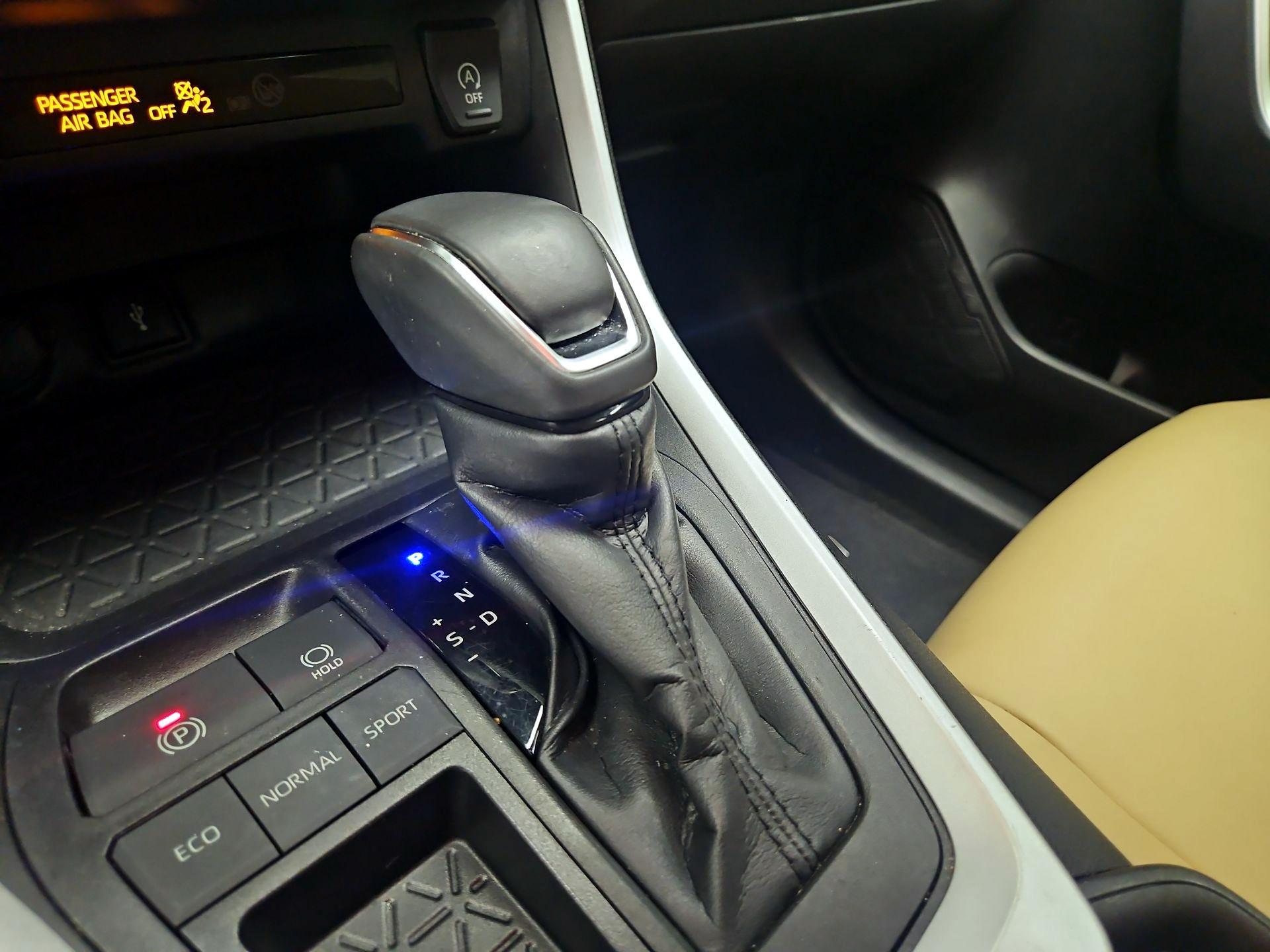 Thumbnail: 2021 Toyota RAV4 - 17