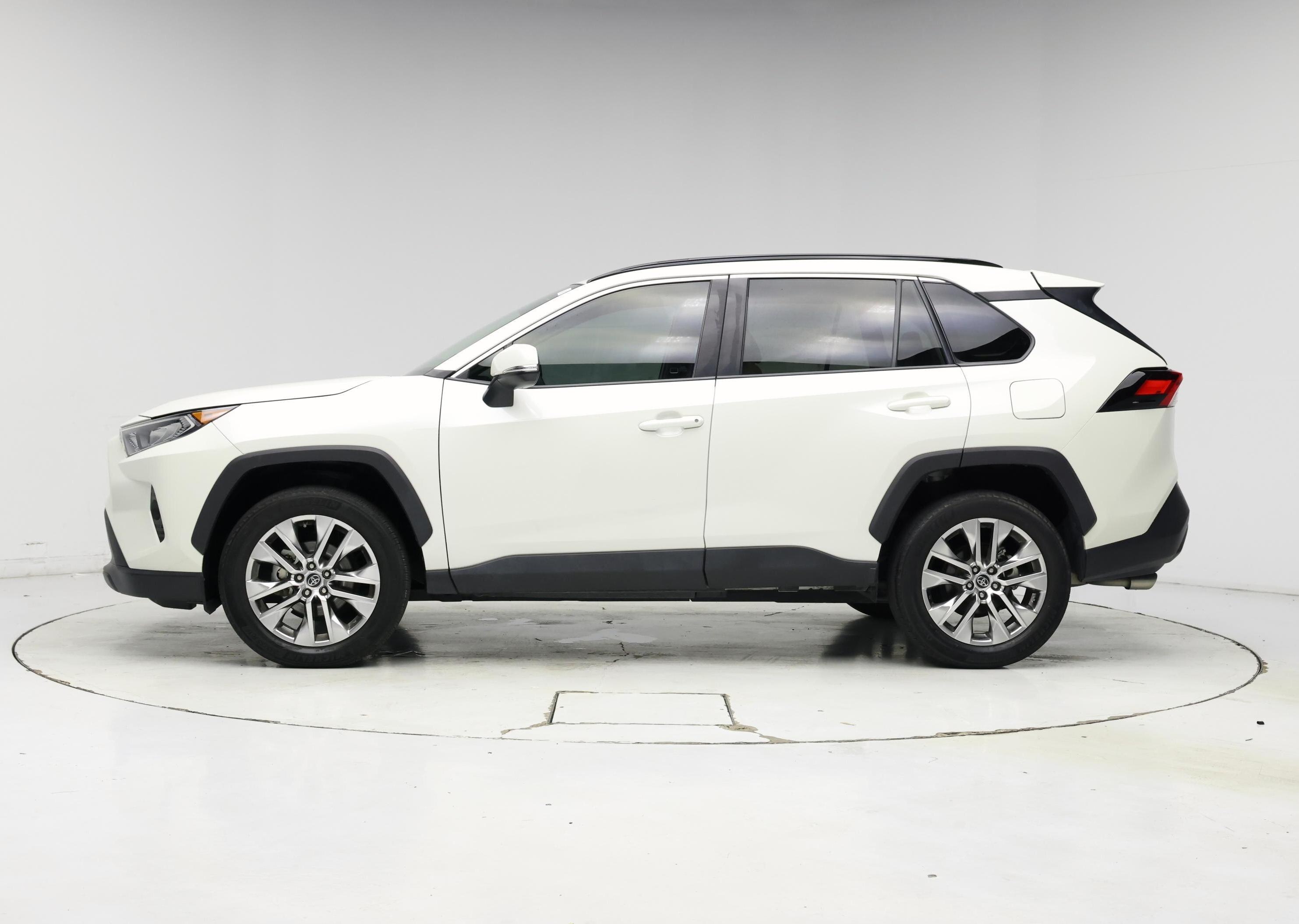 Thumbnail: 2021 Toyota RAV4 - 3