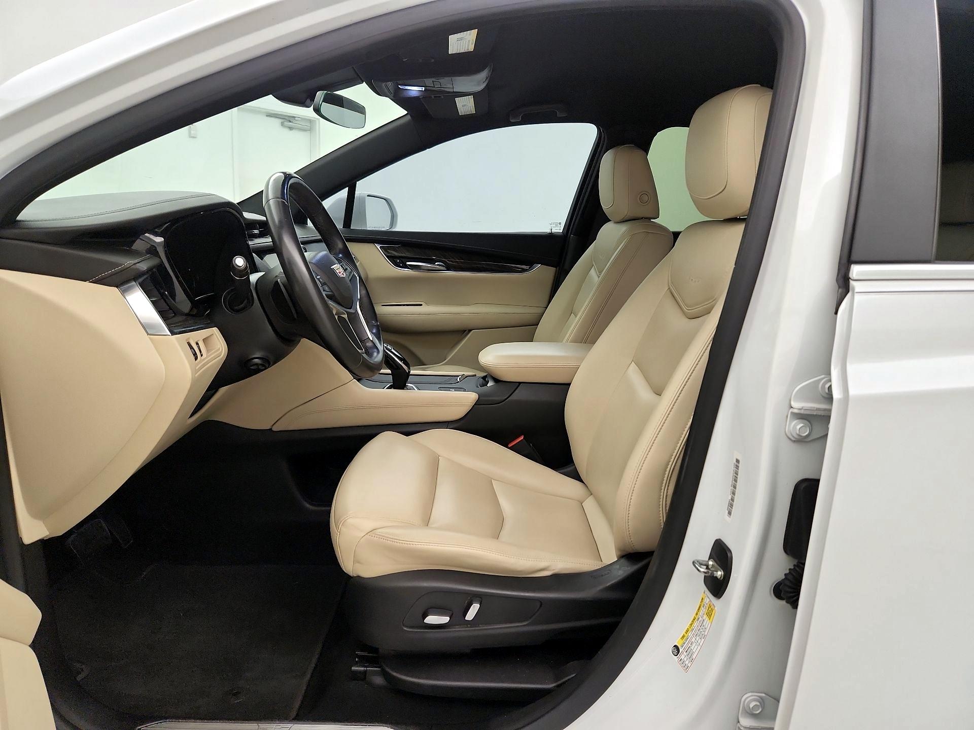 Thumbnail: 2017 Cadillac XT5 - 11