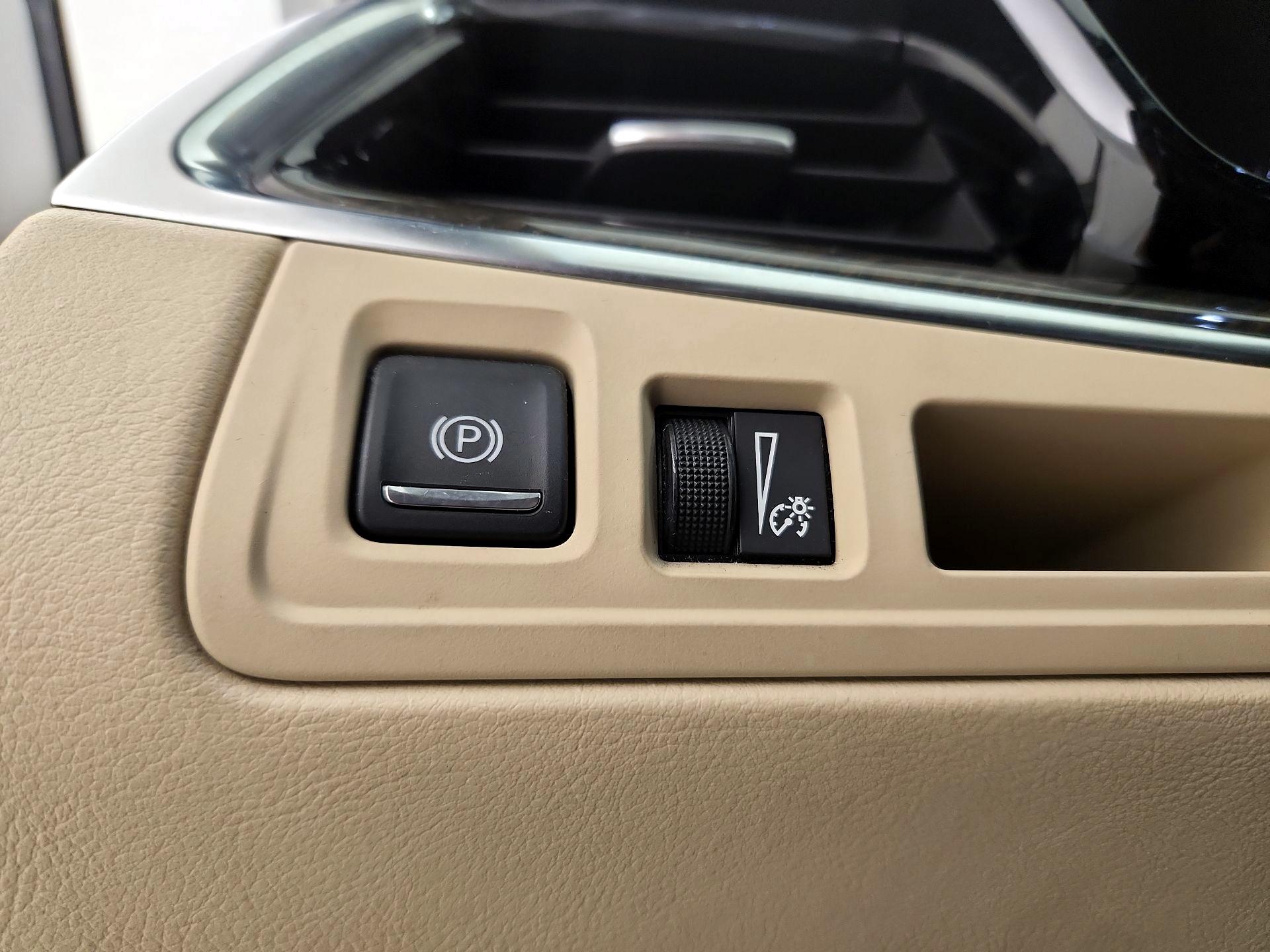 Thumbnail: 2017 Cadillac XT5 - 13