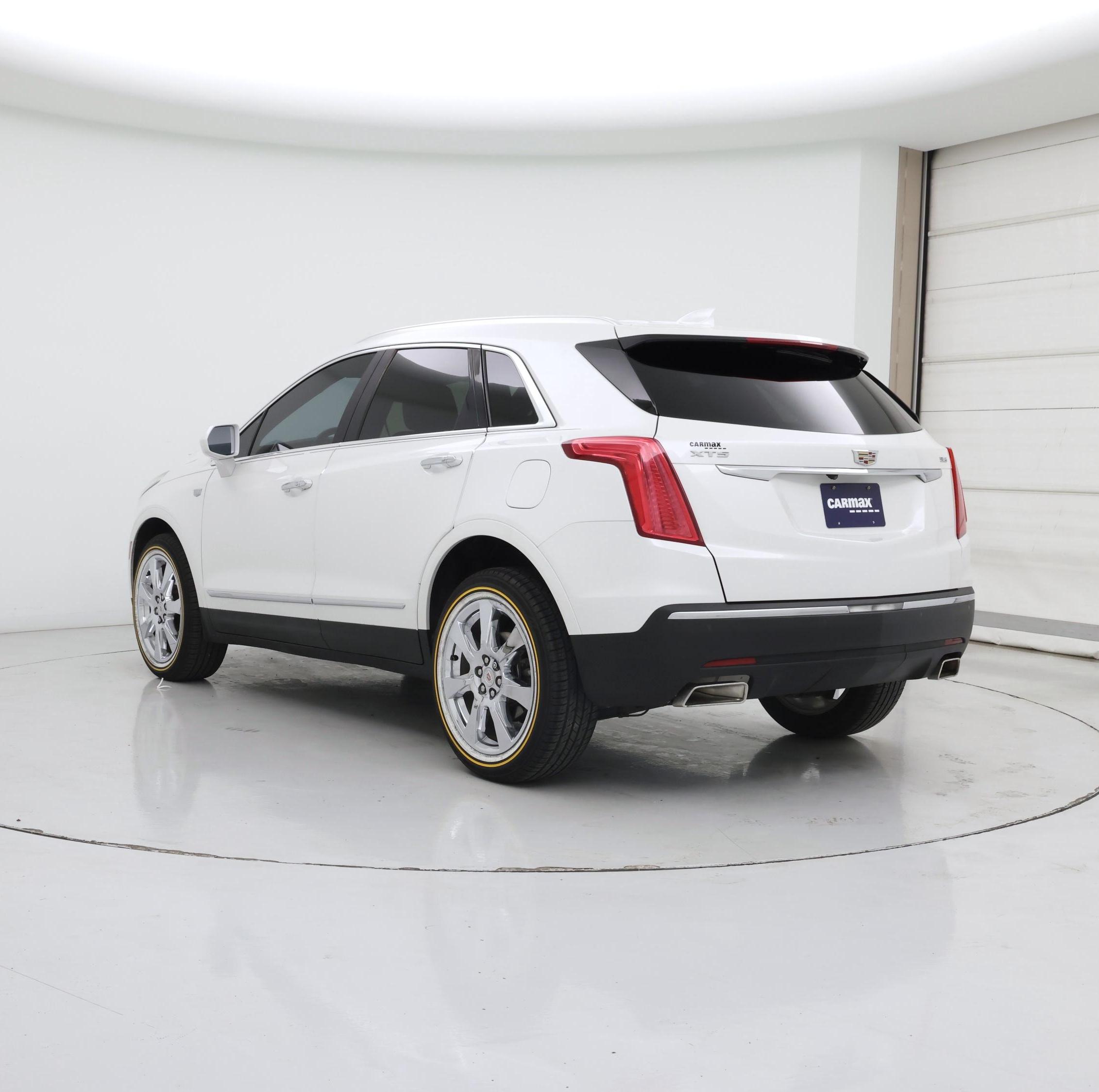 Thumbnail: 2017 Cadillac XT5 - 2