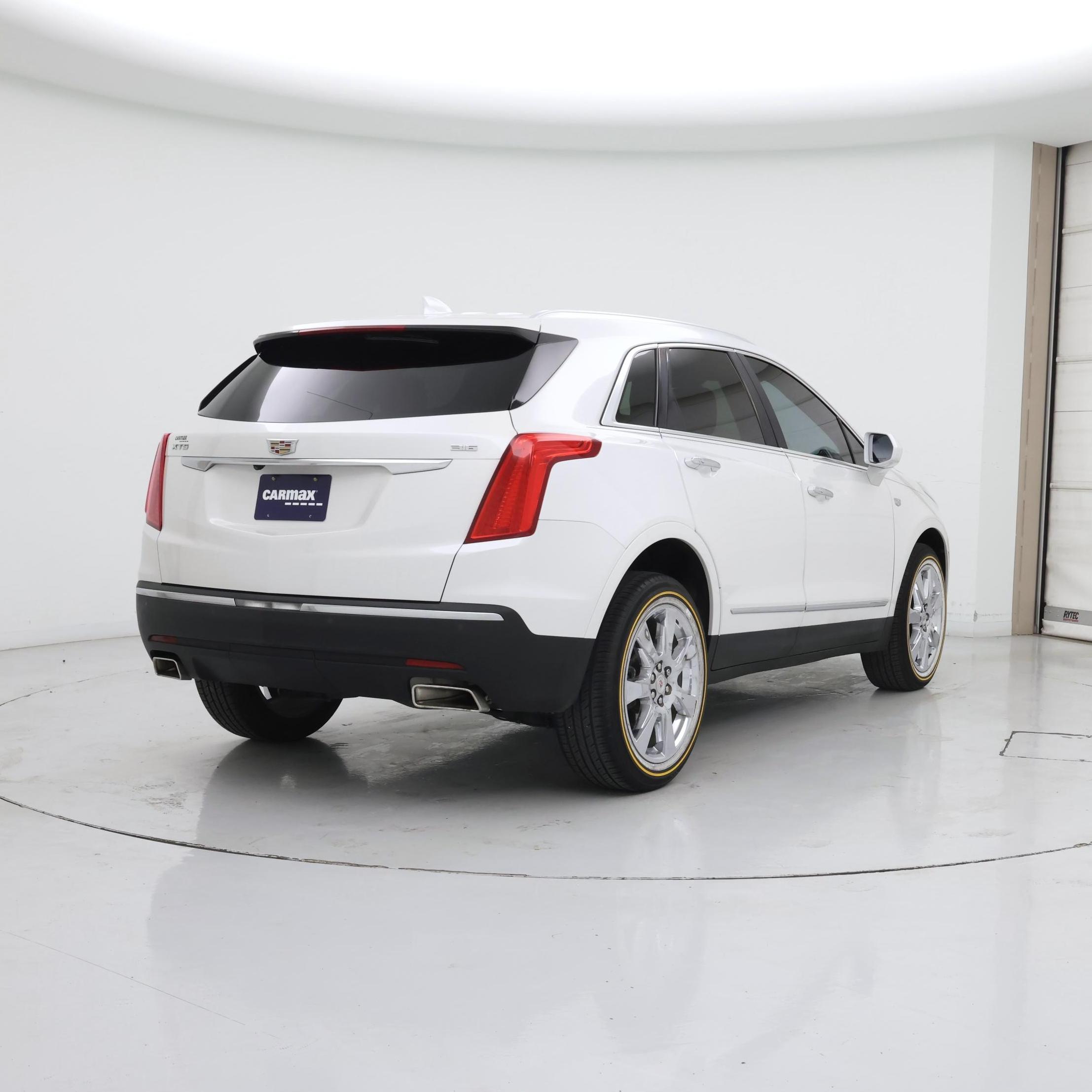 Thumbnail: 2017 Cadillac XT5 - 8