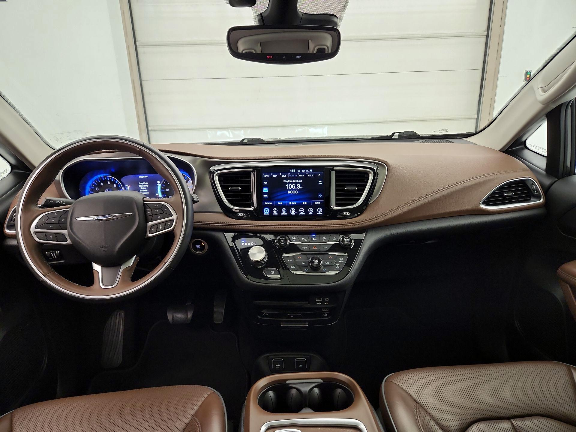 Thumbnail: 2017 Chrysler Pacifica - 9