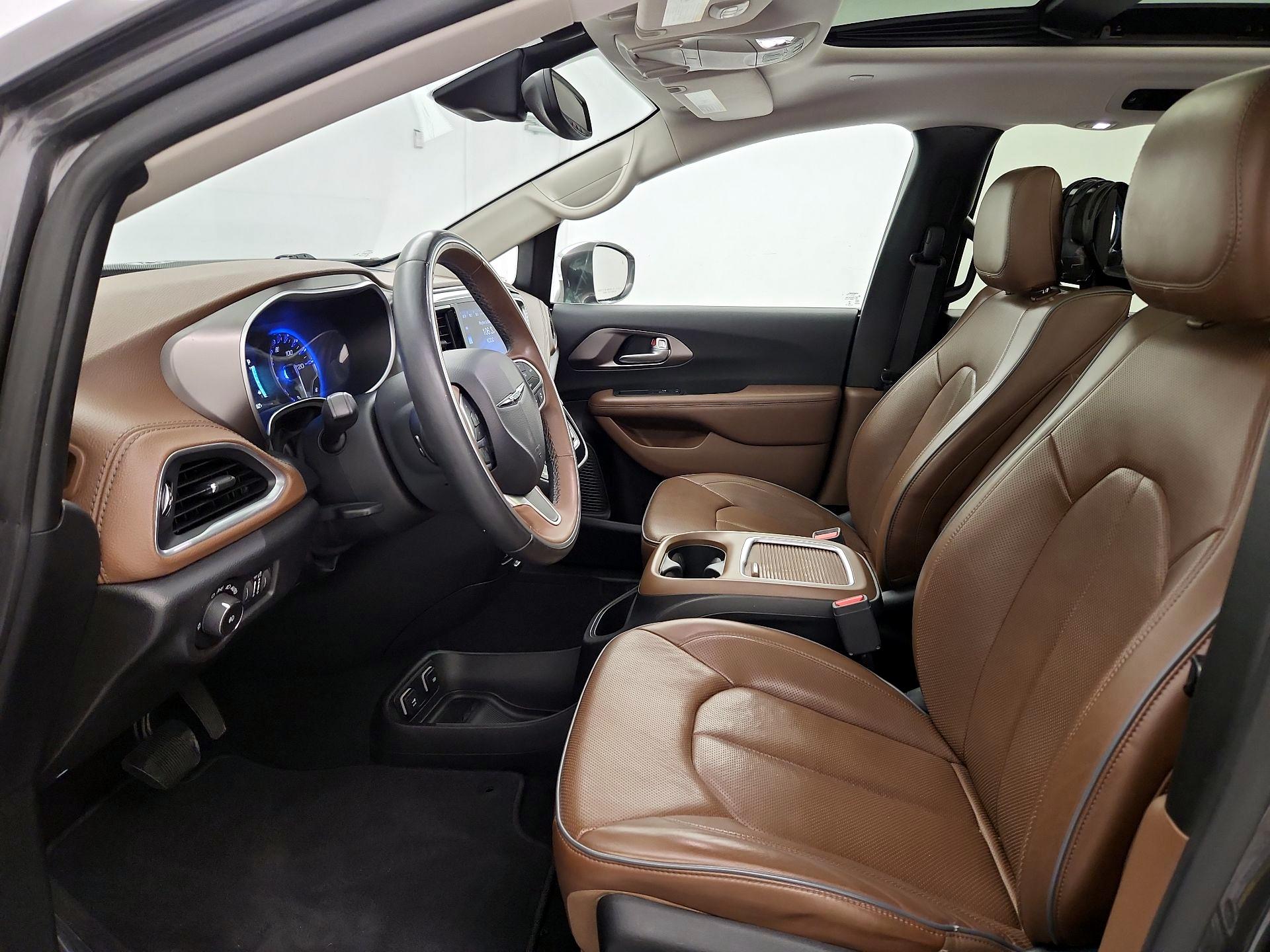 Thumbnail: 2017 Chrysler Pacifica - 11