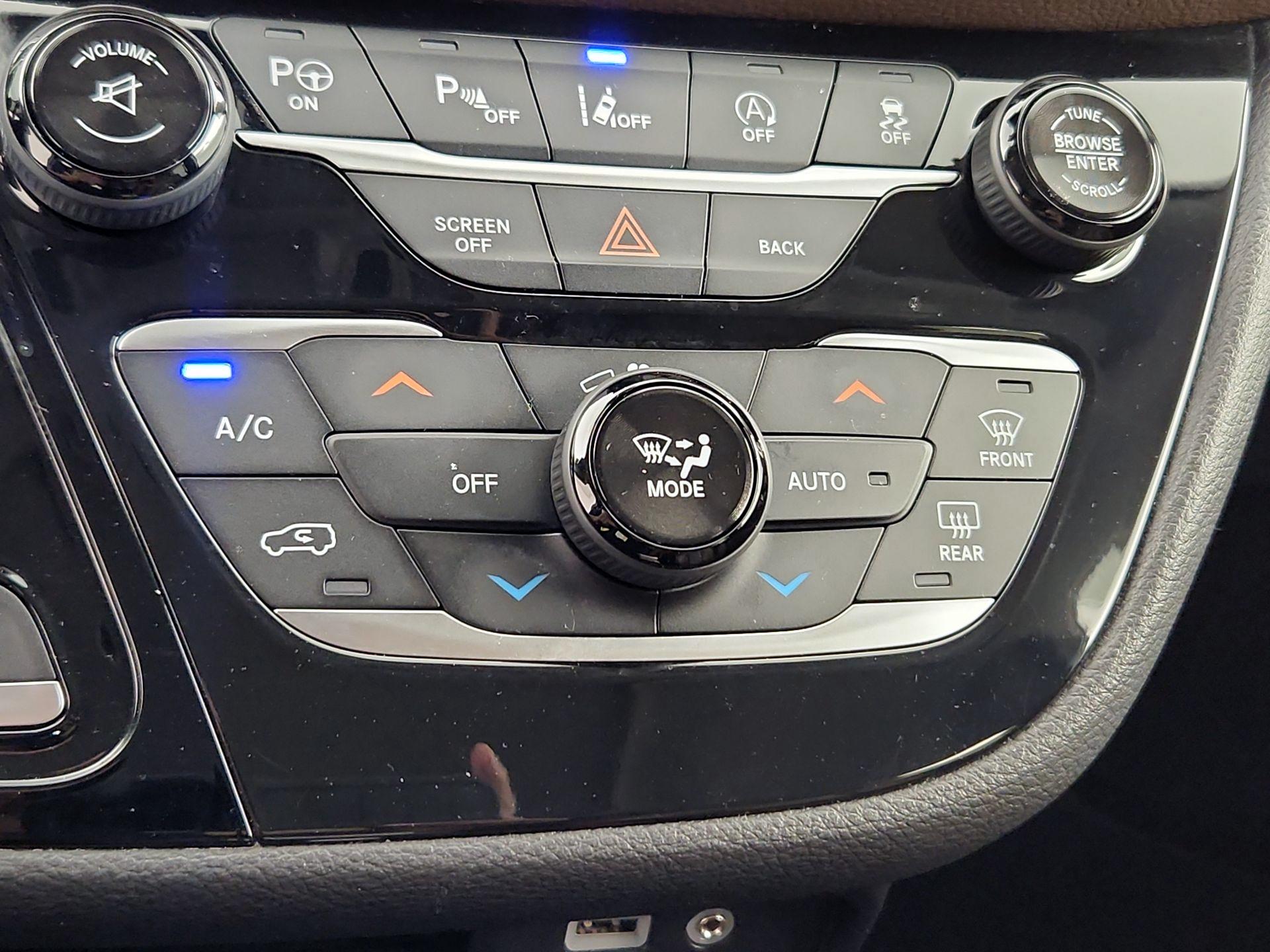 Thumbnail: 2017 Chrysler Pacifica - 14