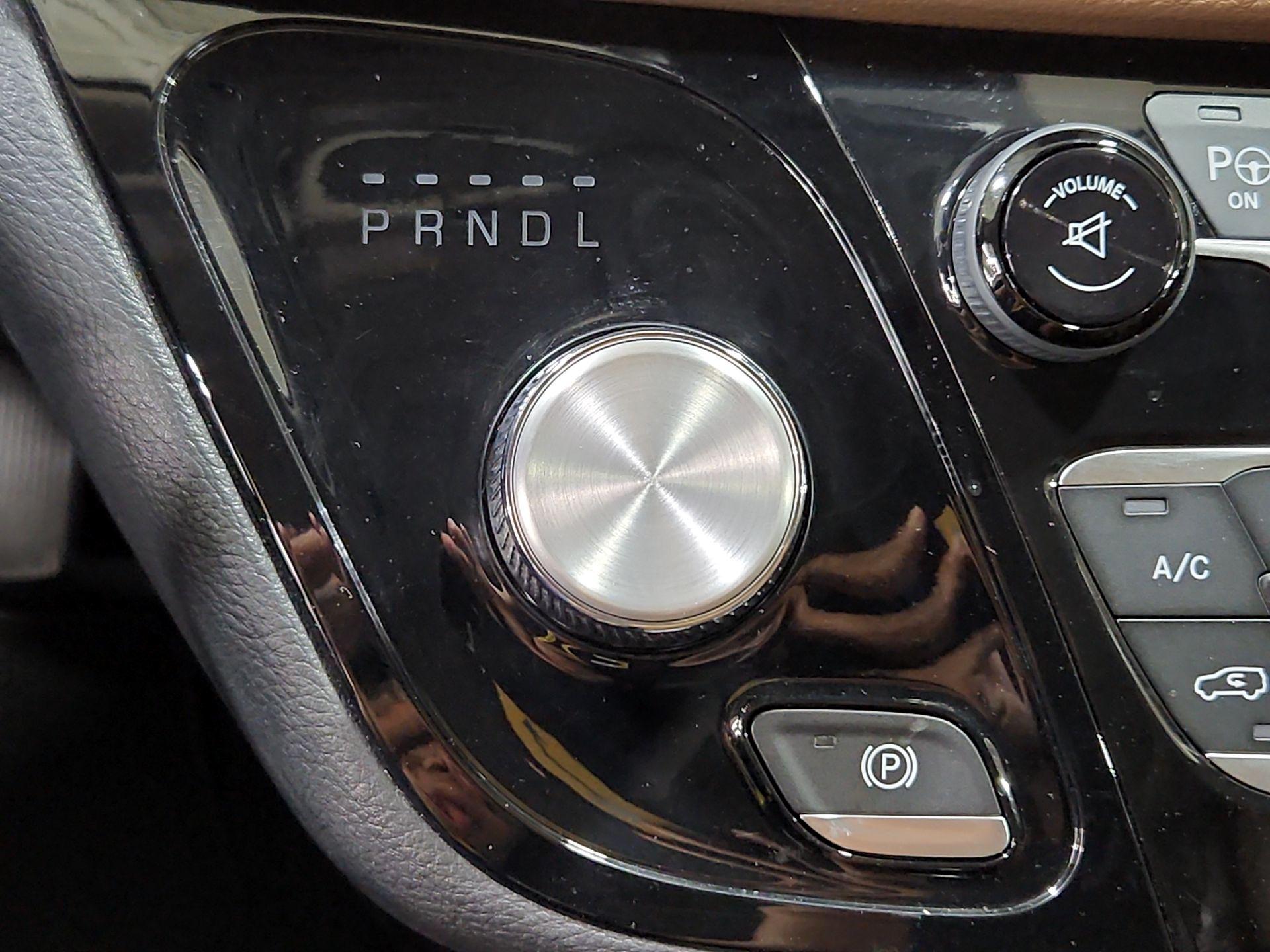 Thumbnail: 2017 Chrysler Pacifica - 15