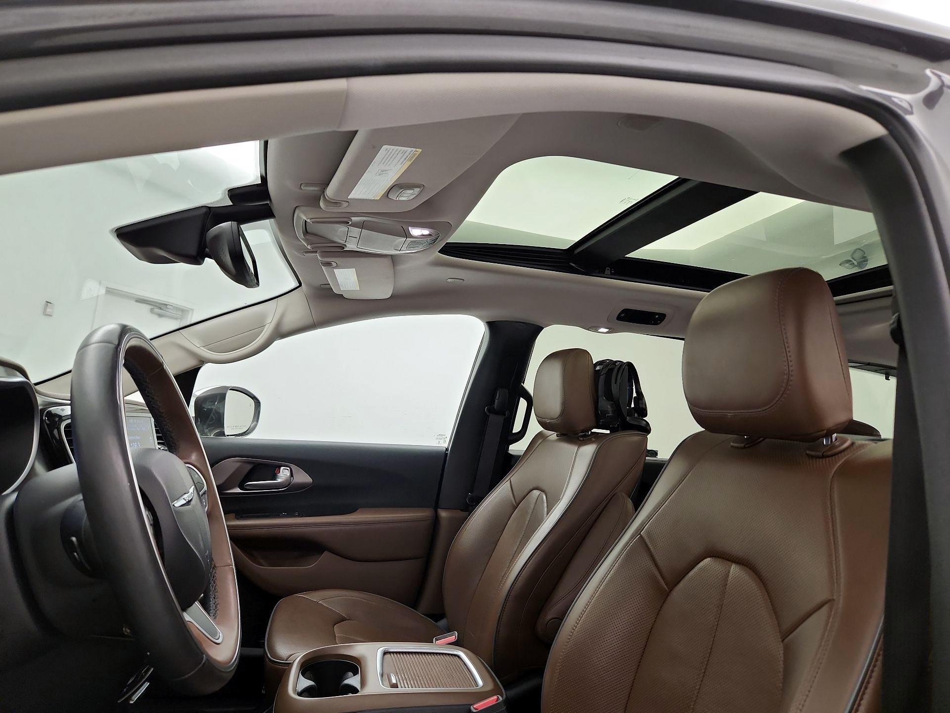 Thumbnail: 2017 Chrysler Pacifica - 17