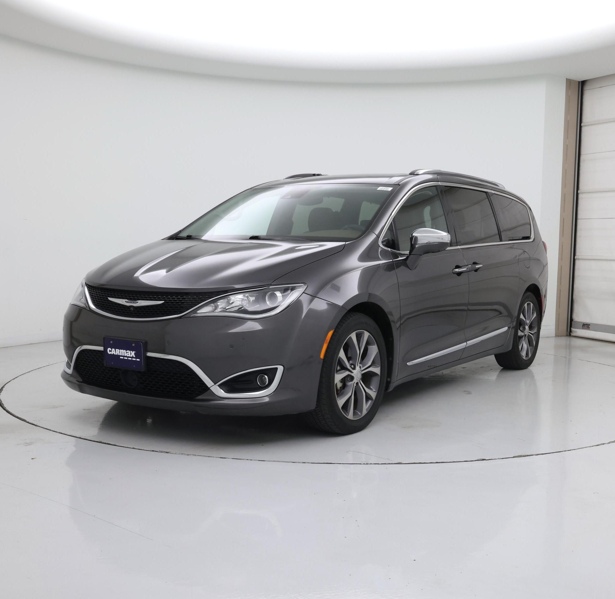 Thumbnail: 2017 Chrysler Pacifica - 4