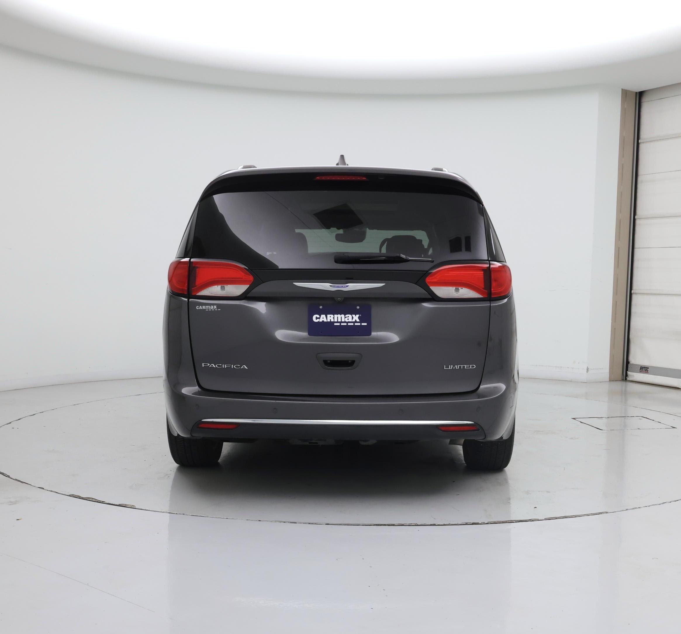 Thumbnail: 2017 Chrysler Pacifica - 6