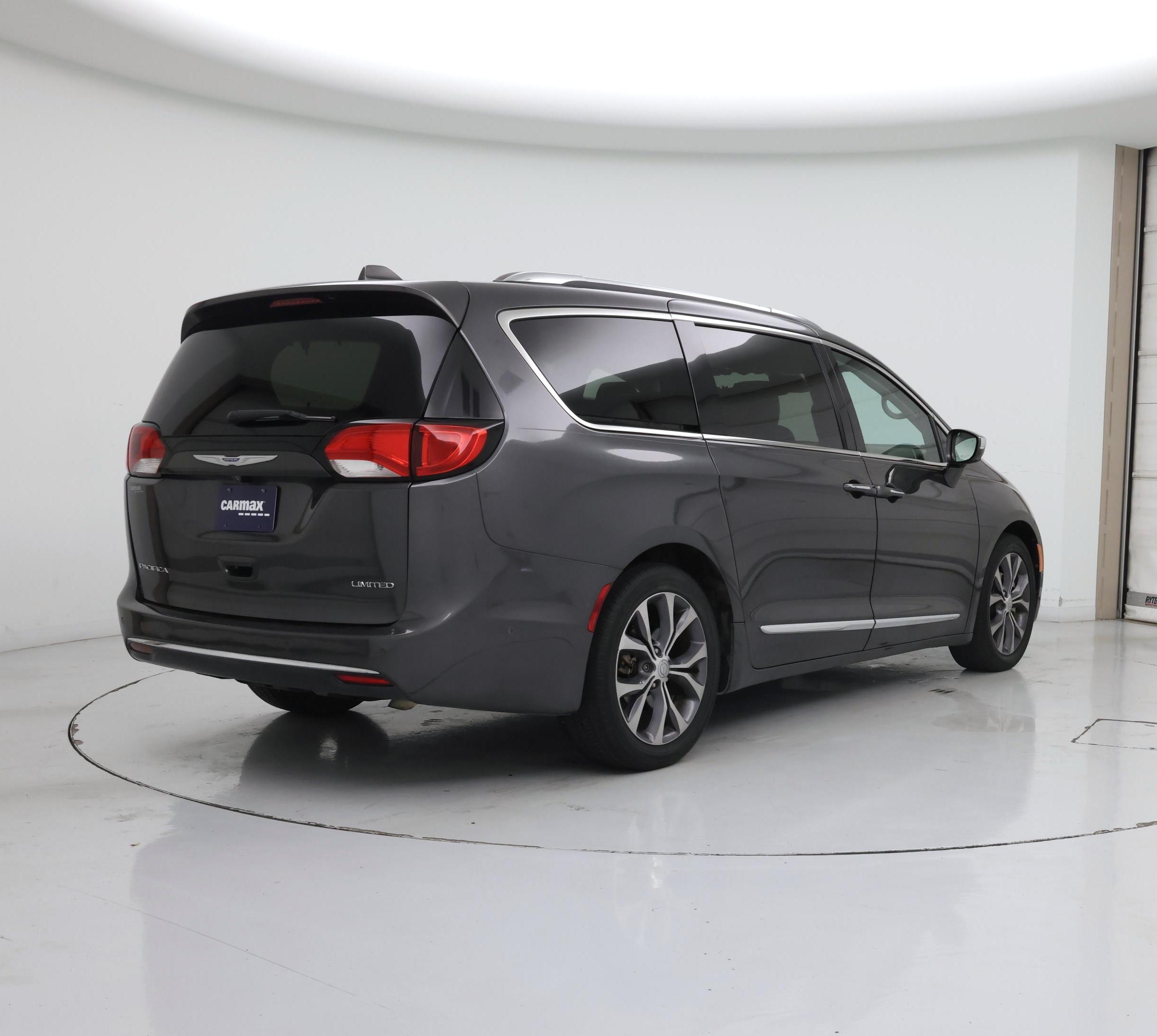 Thumbnail: 2017 Chrysler Pacifica - 8