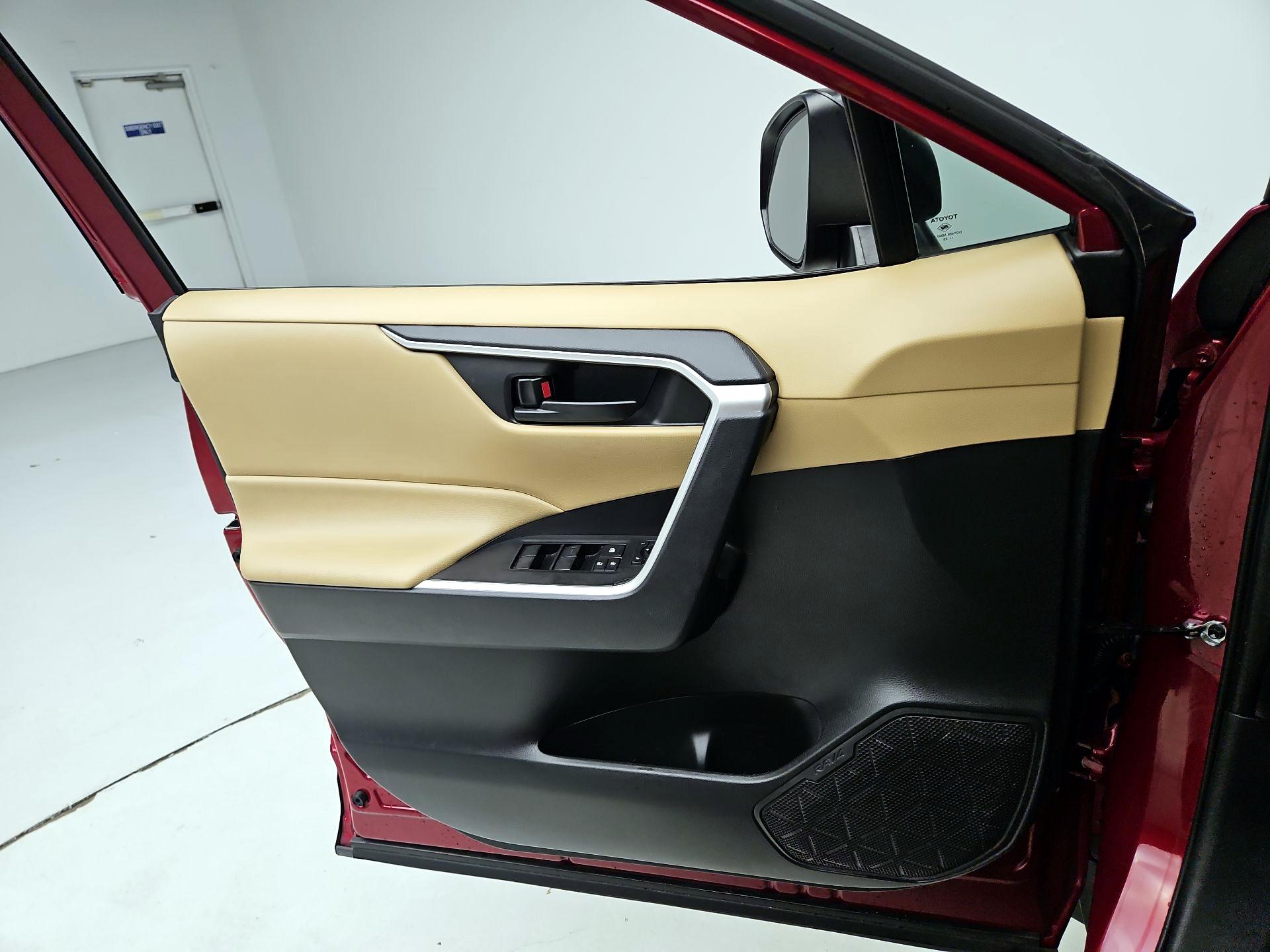 Thumbnail: 2023 Toyota RAV4 - 12