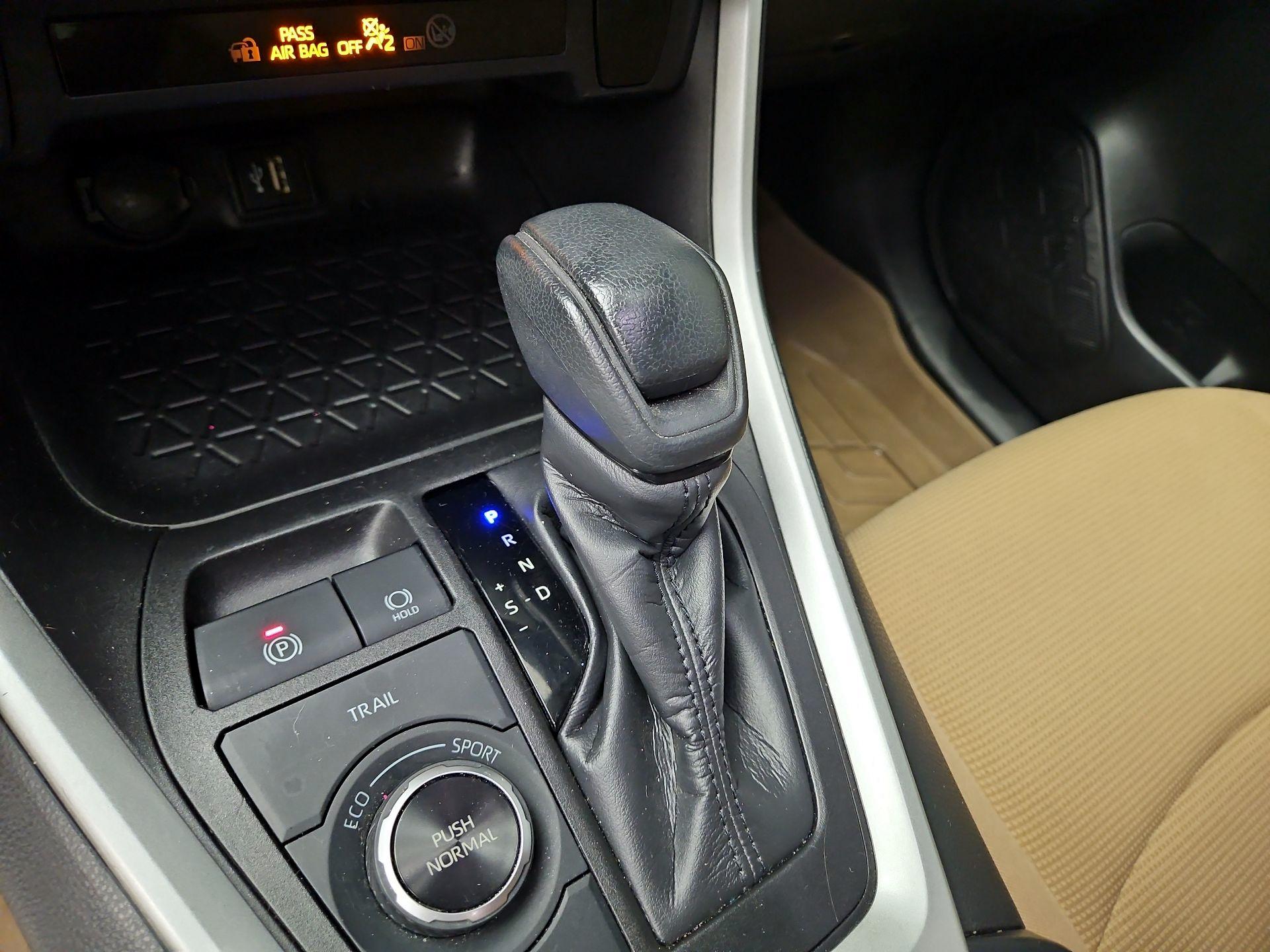 Thumbnail: 2023 Toyota RAV4 - 17